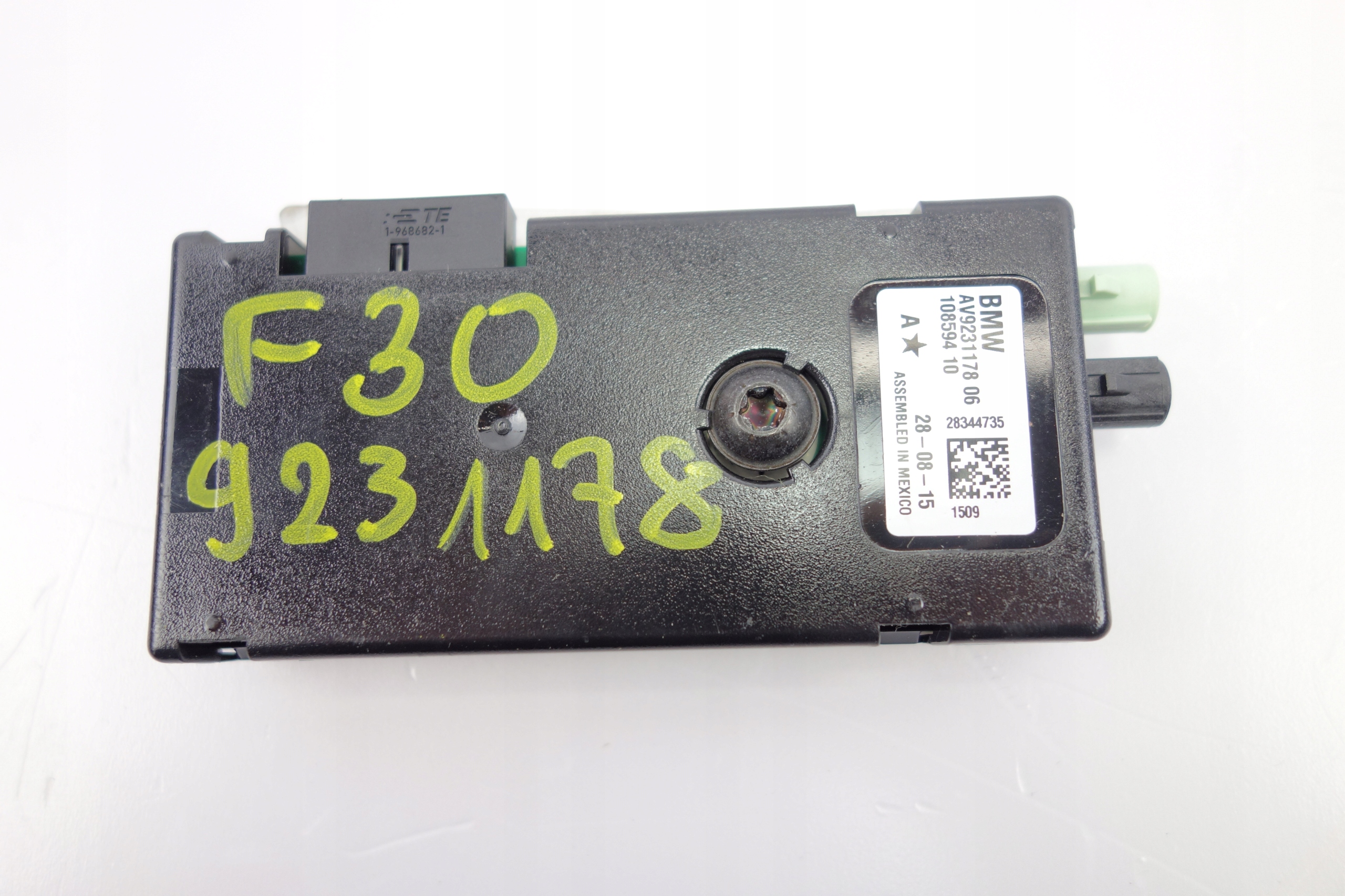 WZMACNIACZ ANTENOWY BMW F30 9231178