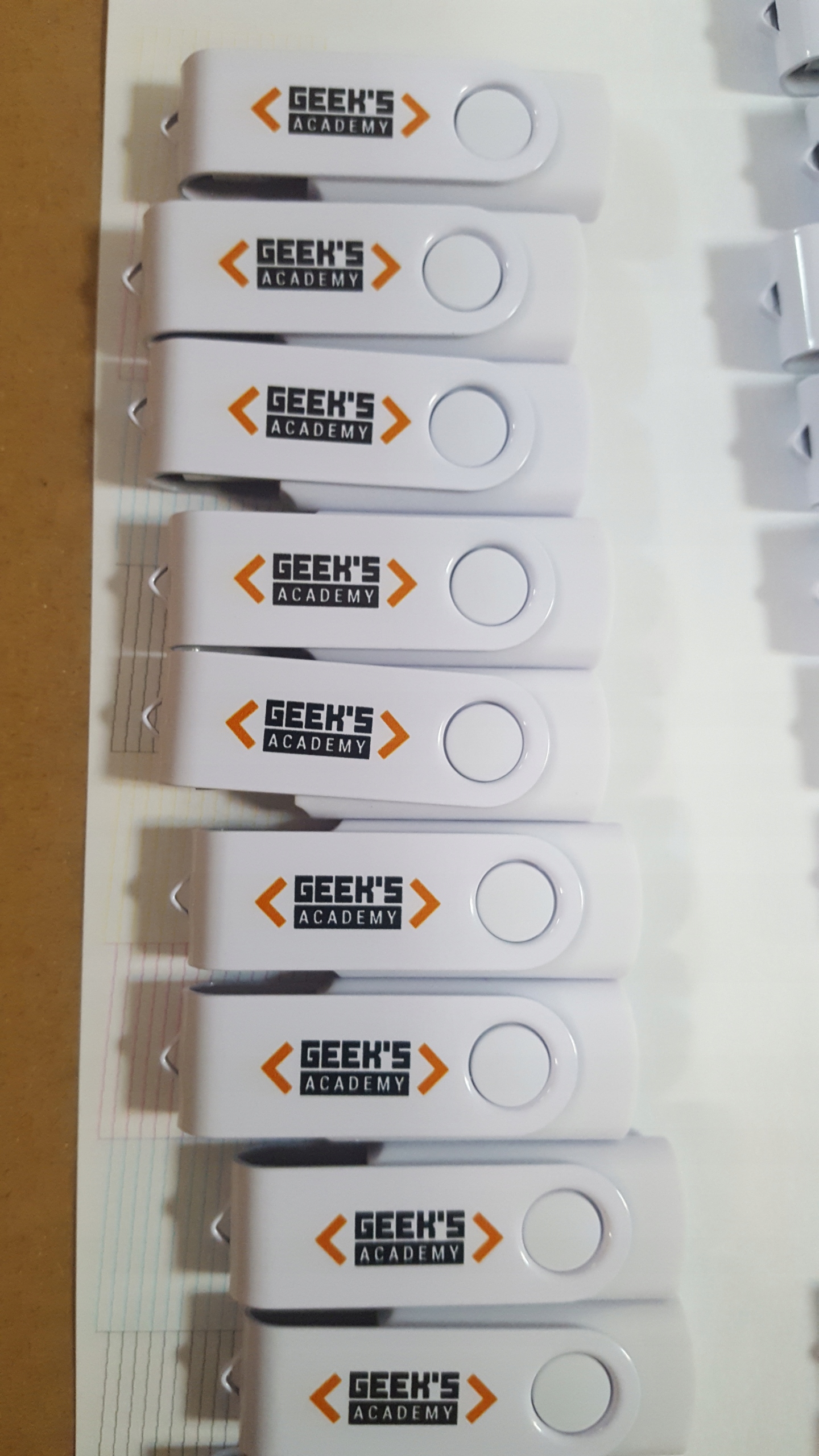 Pendrive 2GB usb2.0 biały + nadruk, grawer 10szt. Kod producenta T01-02-20