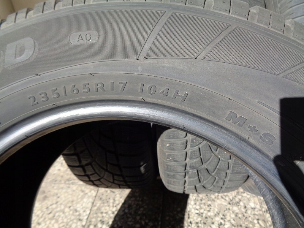 4x Zimowe DUNLOP SPORT 3D 235/65R17 104H 5,9mm Hałas zewnętrzny 72 dB