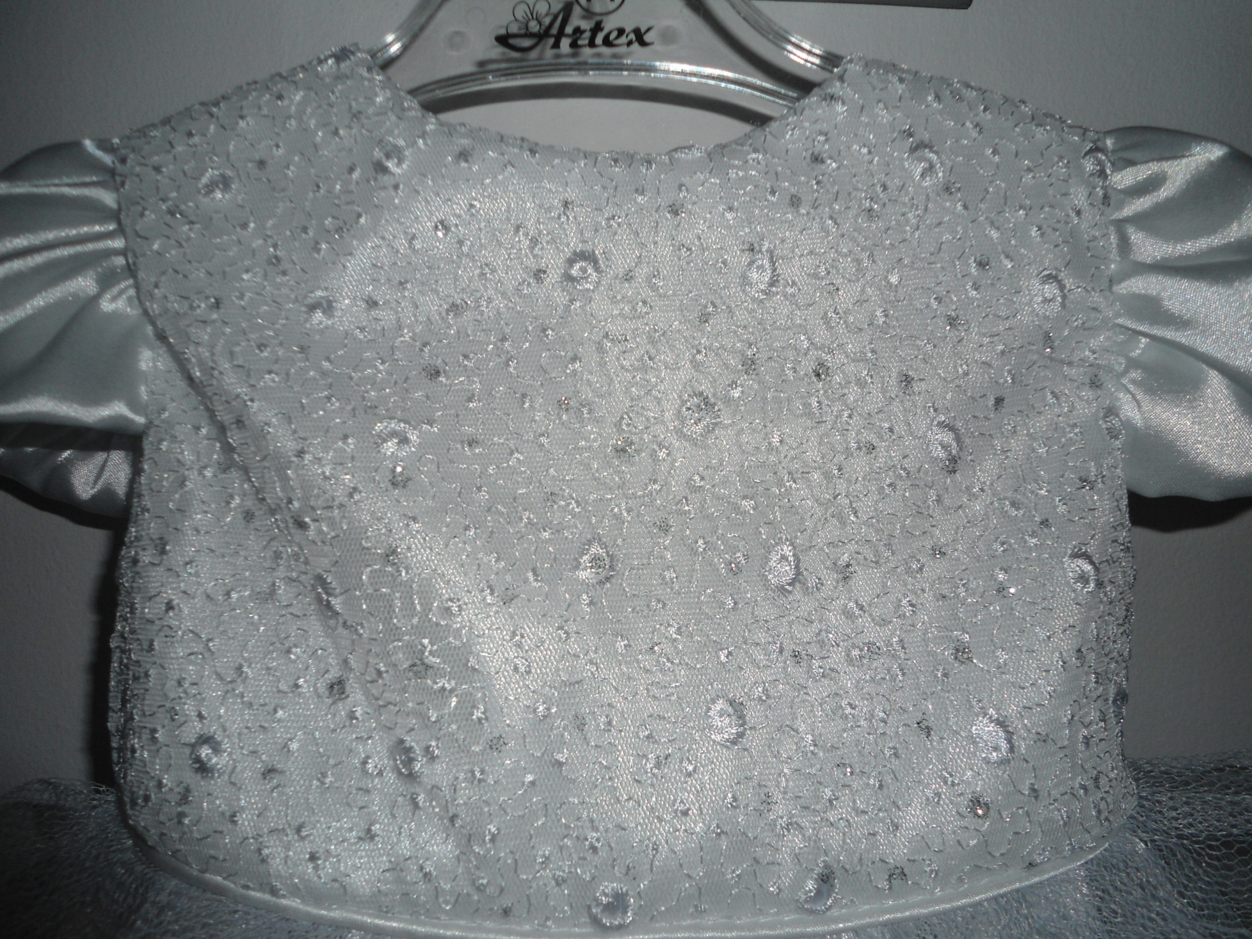 74 Sukienka biała atłasowa do chrztu WYPRZEDAŻ Rozmiar 74