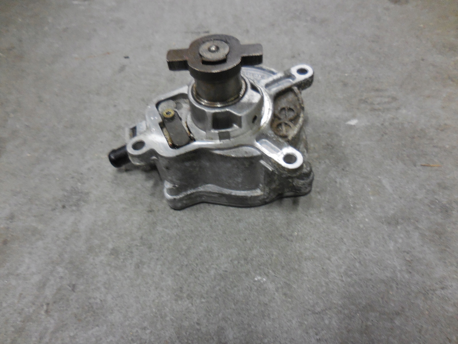 06K145100J - AUDI VW НАСОС VACUM 07K145100J