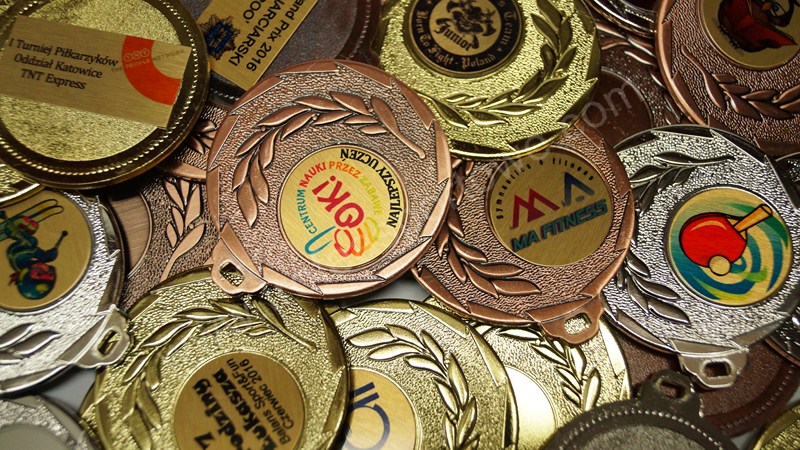 

Masywny Solidny medal 5CM z szarfą i wklejkami