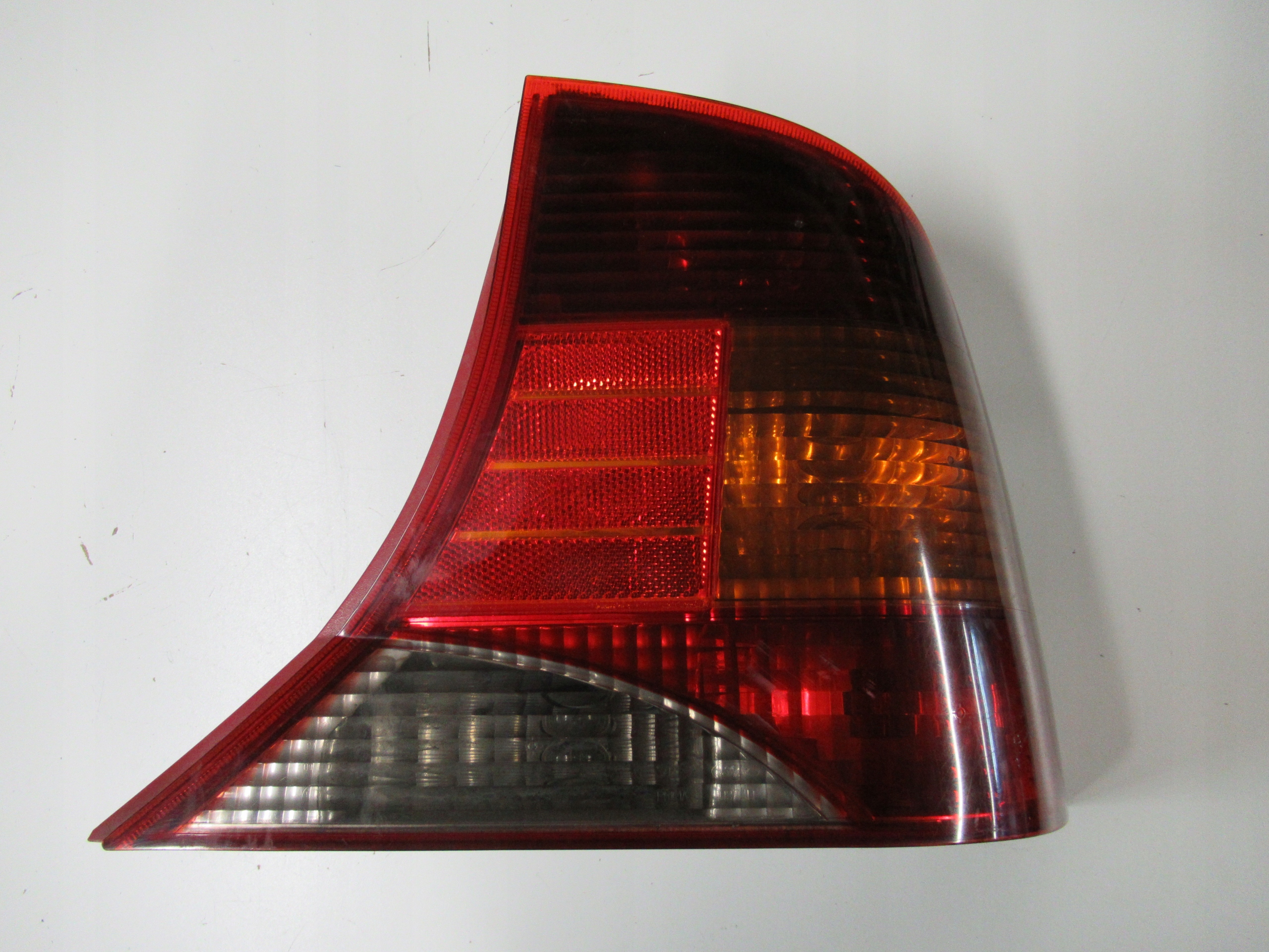 фонарь правый FORD Focus MK1 седан XS4X-13404