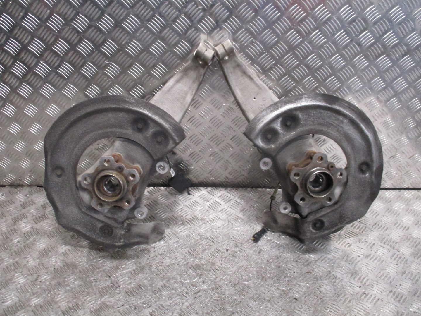 ЦАПФА ЦАПФА BMW 8 G15 ПРАВА ЛЕВА