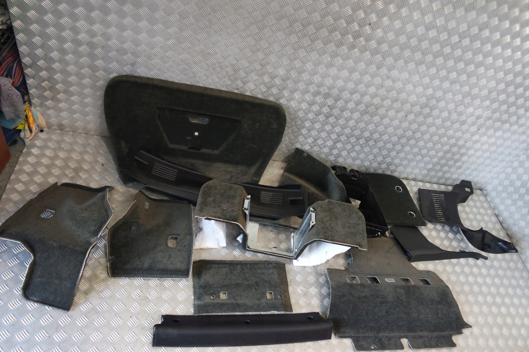 BENTLEY GTC LIFT ОББИВКА БАГАЖНИКА