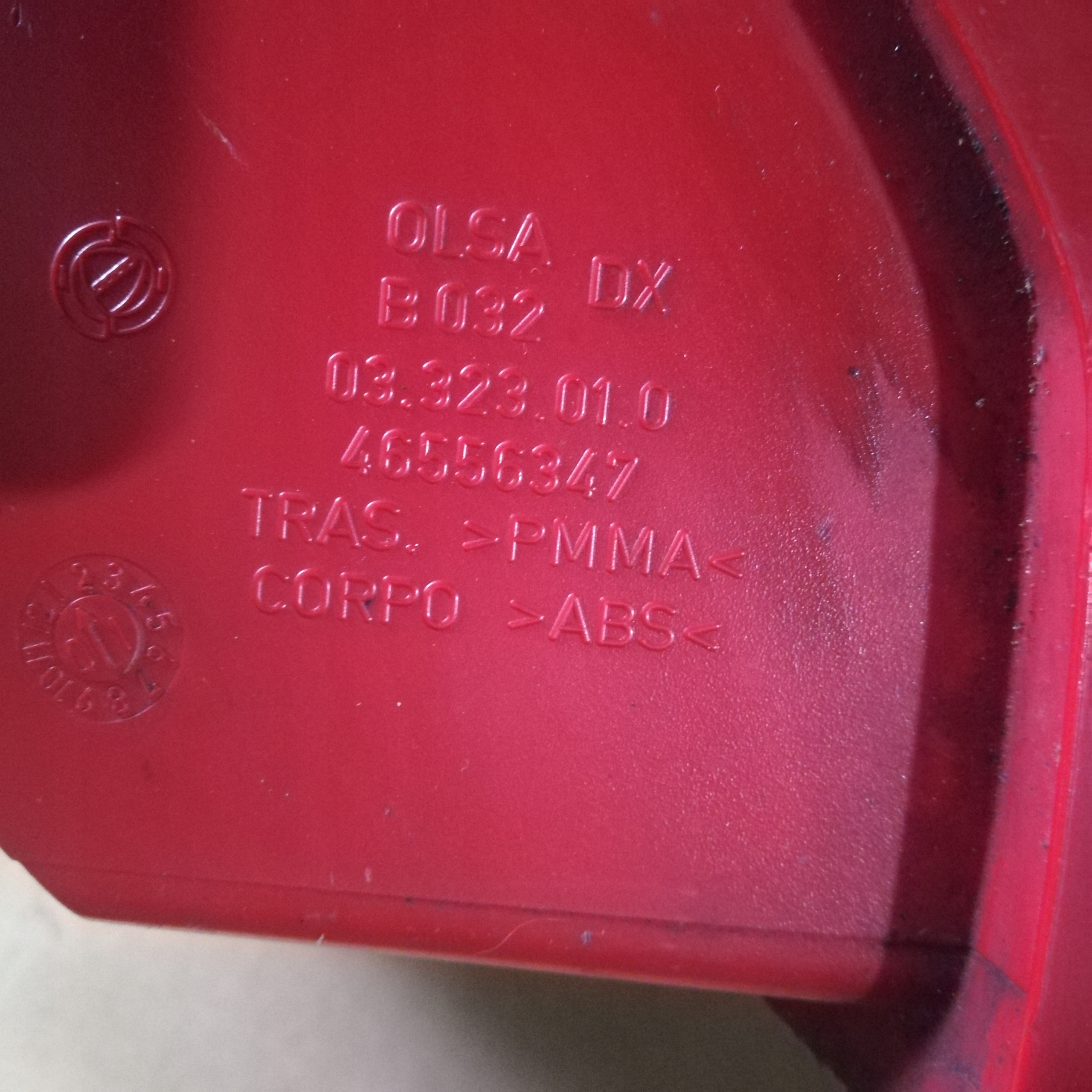 фонарь правый ALFA ROMEO 147 46556347