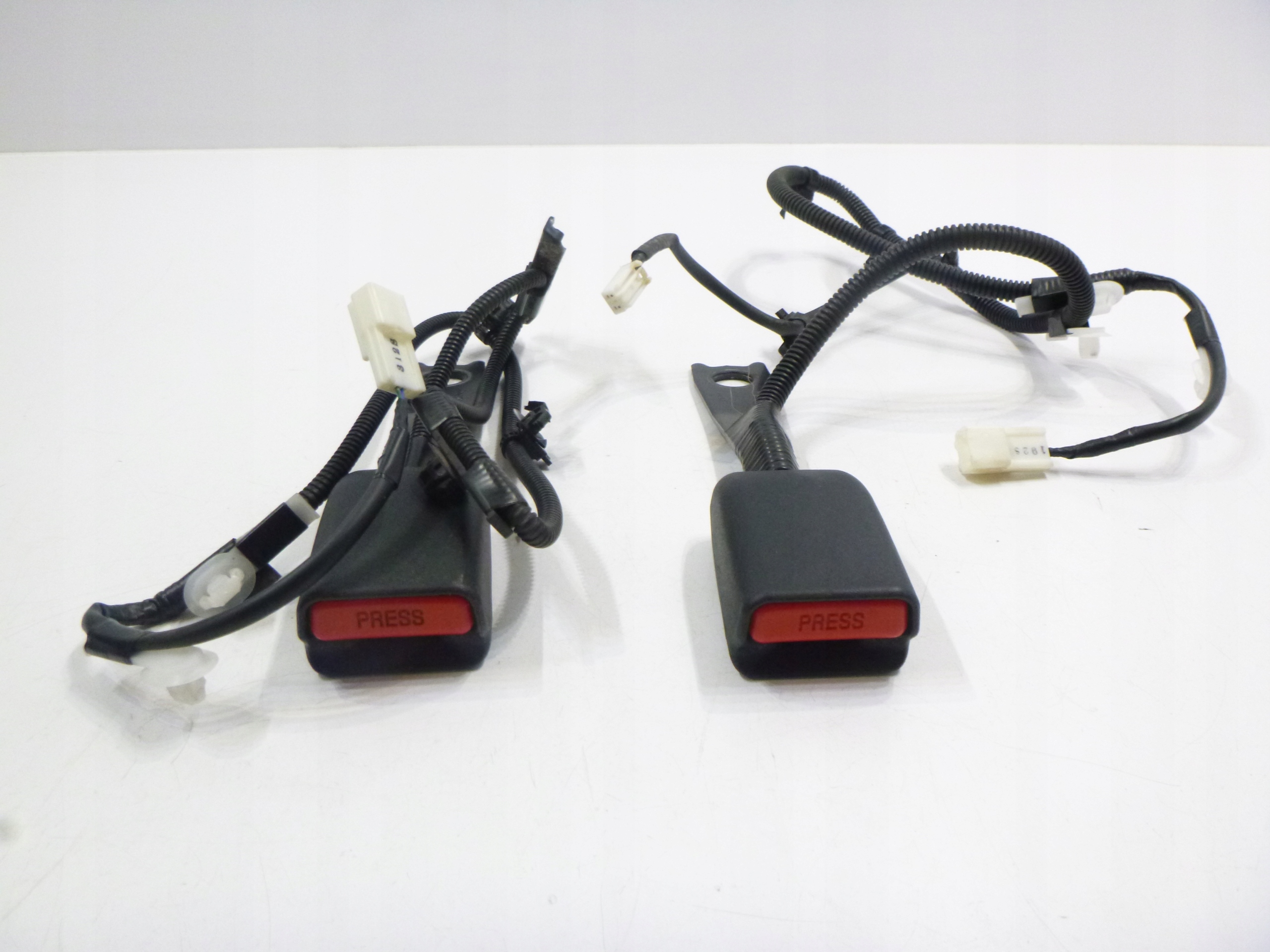 ZAPIECIE PASA BEZPIECZENSTWA FOTELA PRZOD TOYOTA YARIS III 2011- Producent części Toyota OE