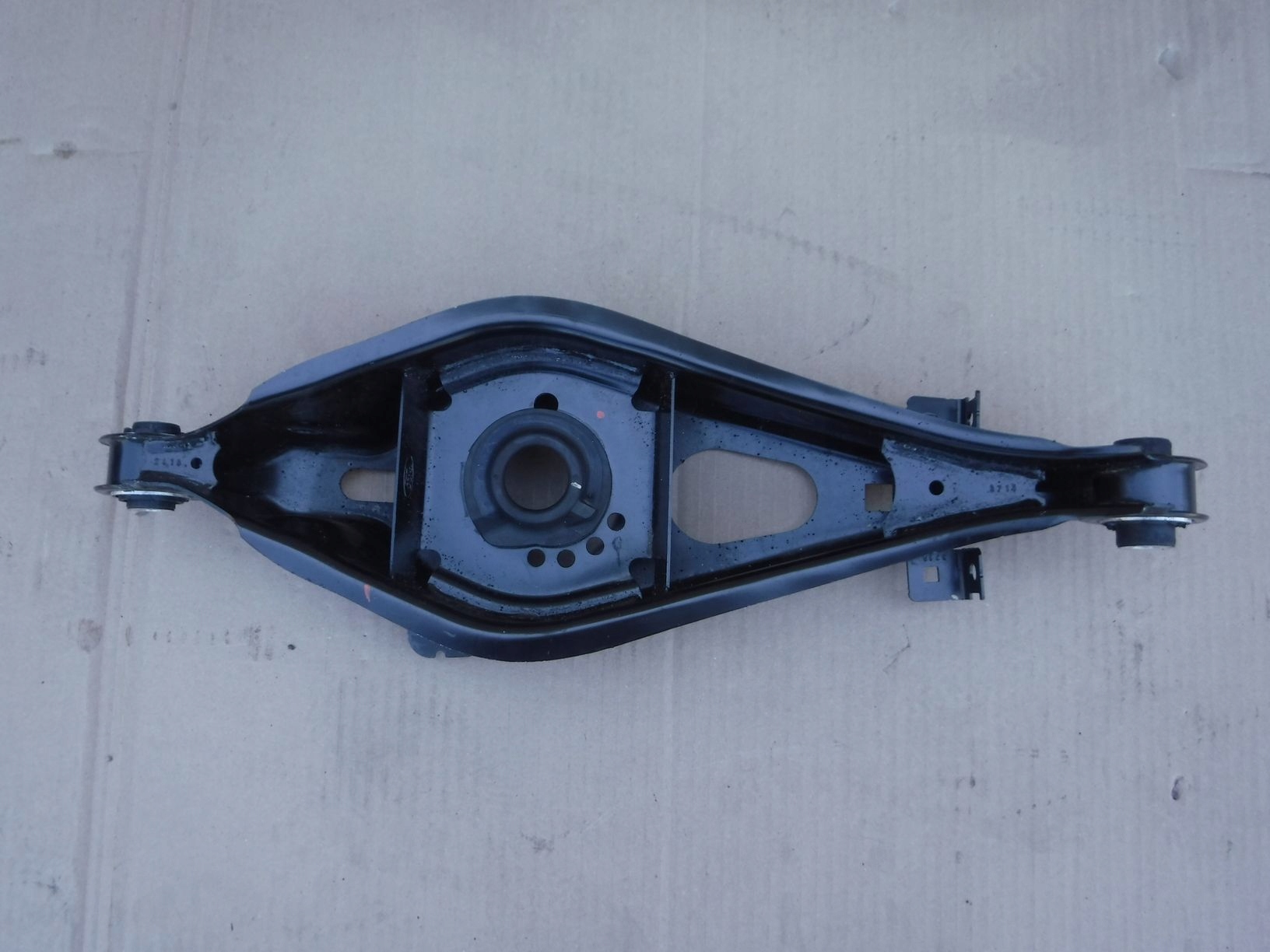 ЗАДНІЙ РИЧАГ ПОПЕРЕЧНИЙ FORD FOCUS Mk4 ХЕТЧБЕК