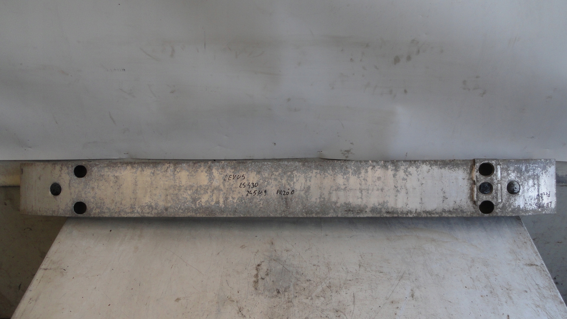 LEXUS LS 430 - BELKA ZDERZAKA PRZÓD