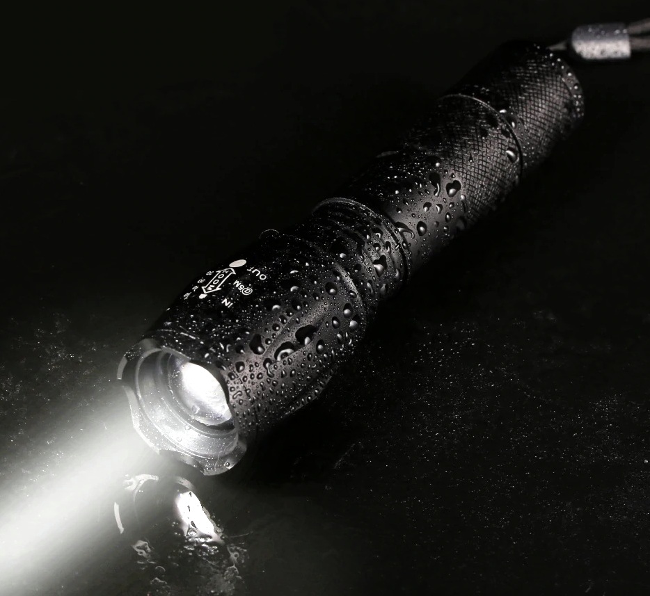 MOCNA LATARKA TAKTYCZNA LED USB WOJSKOWA AKUMULATOR ZOOM NA BIWAK KEMPING Rodzaj klasyczna