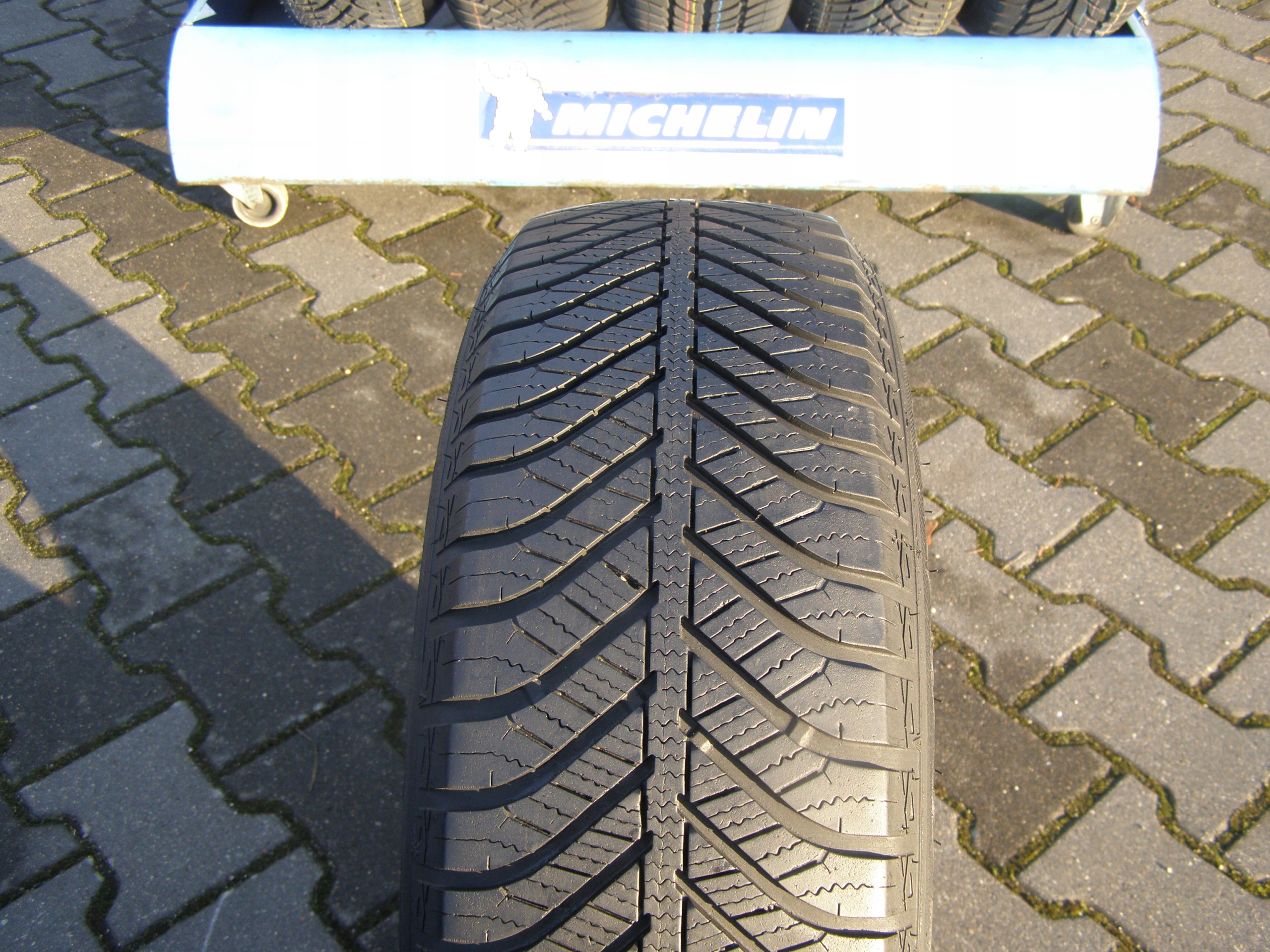 195 60 16C Goodyear Vector 4Seasons 1шт