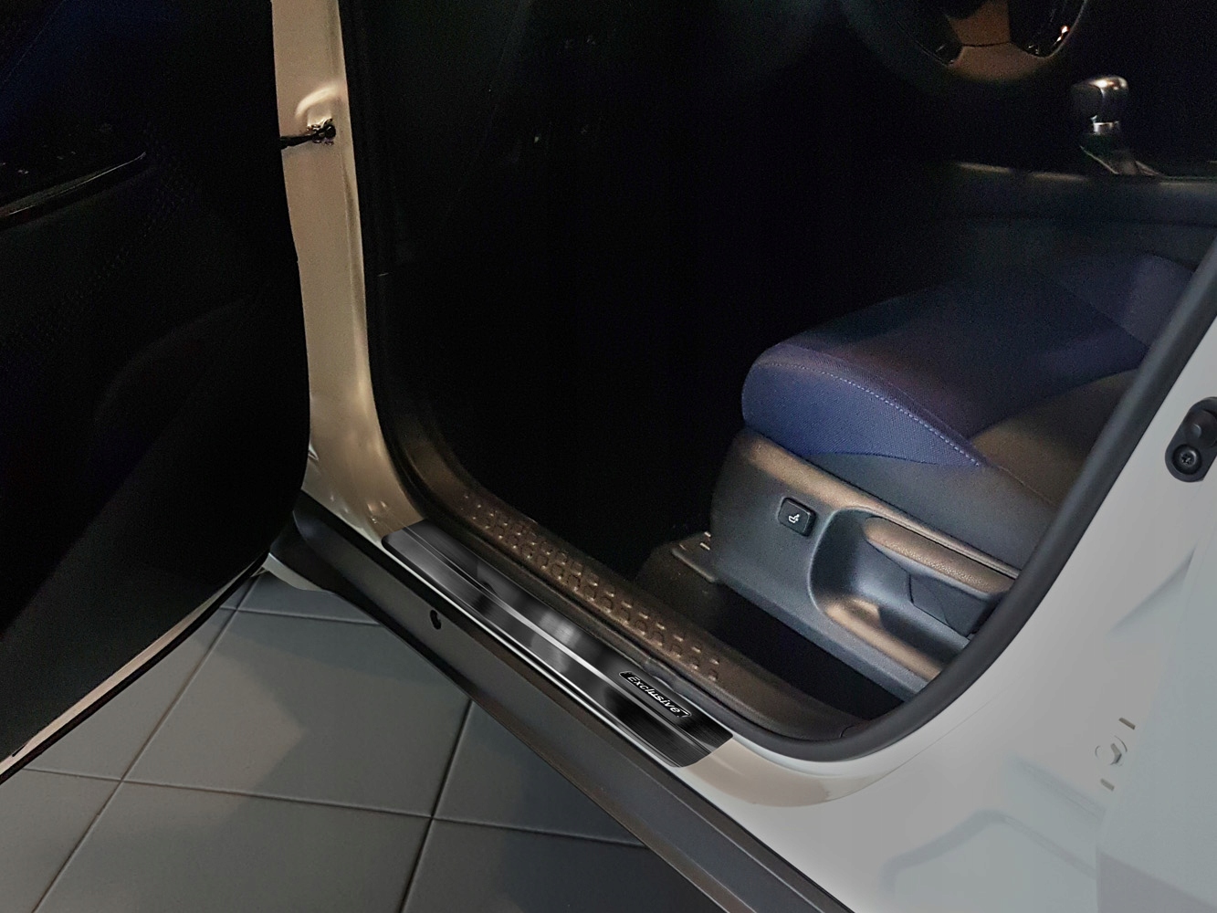TOYOTA RAV4 4 IV FL nakladki na progi progowe Weight with packaging 2 kg
