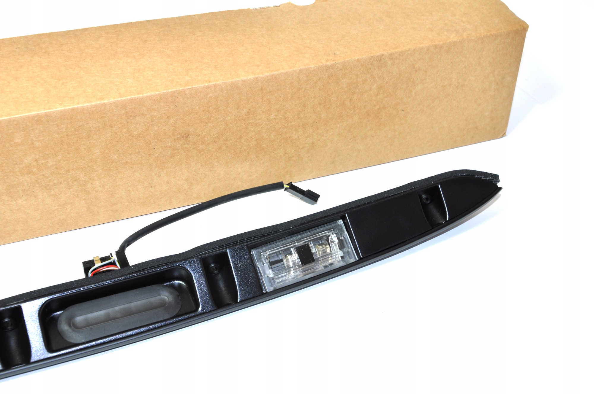 OE BMW LISTWA OSWIETLENIA TABLICY PRZYCISK E46 Car type Passenger cars