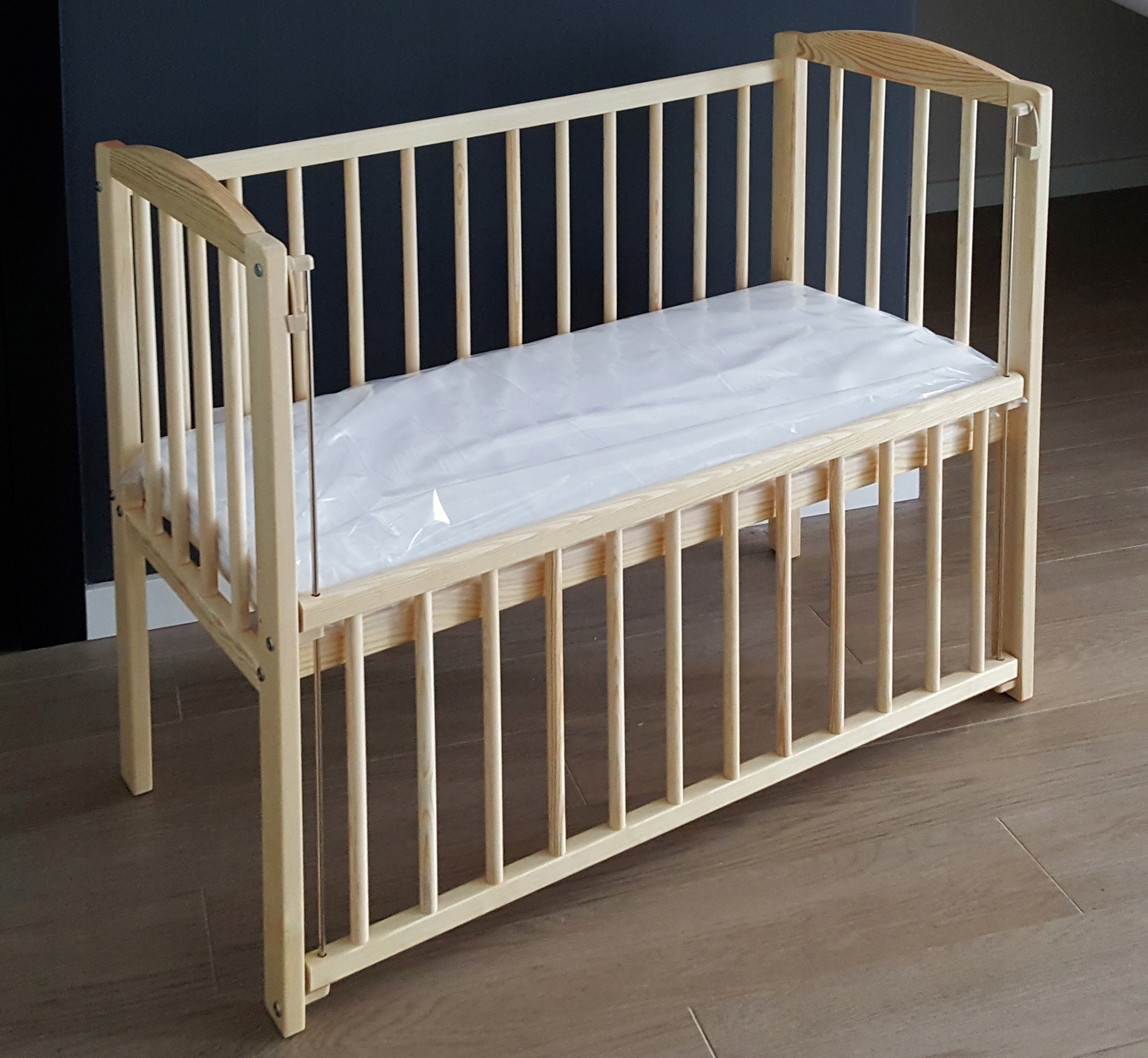 ŁÓŻECZKO DOSTAWNE DOSTAWKA SOSNA + MATERAC + KÓŁKA Marka Alfa-Plus