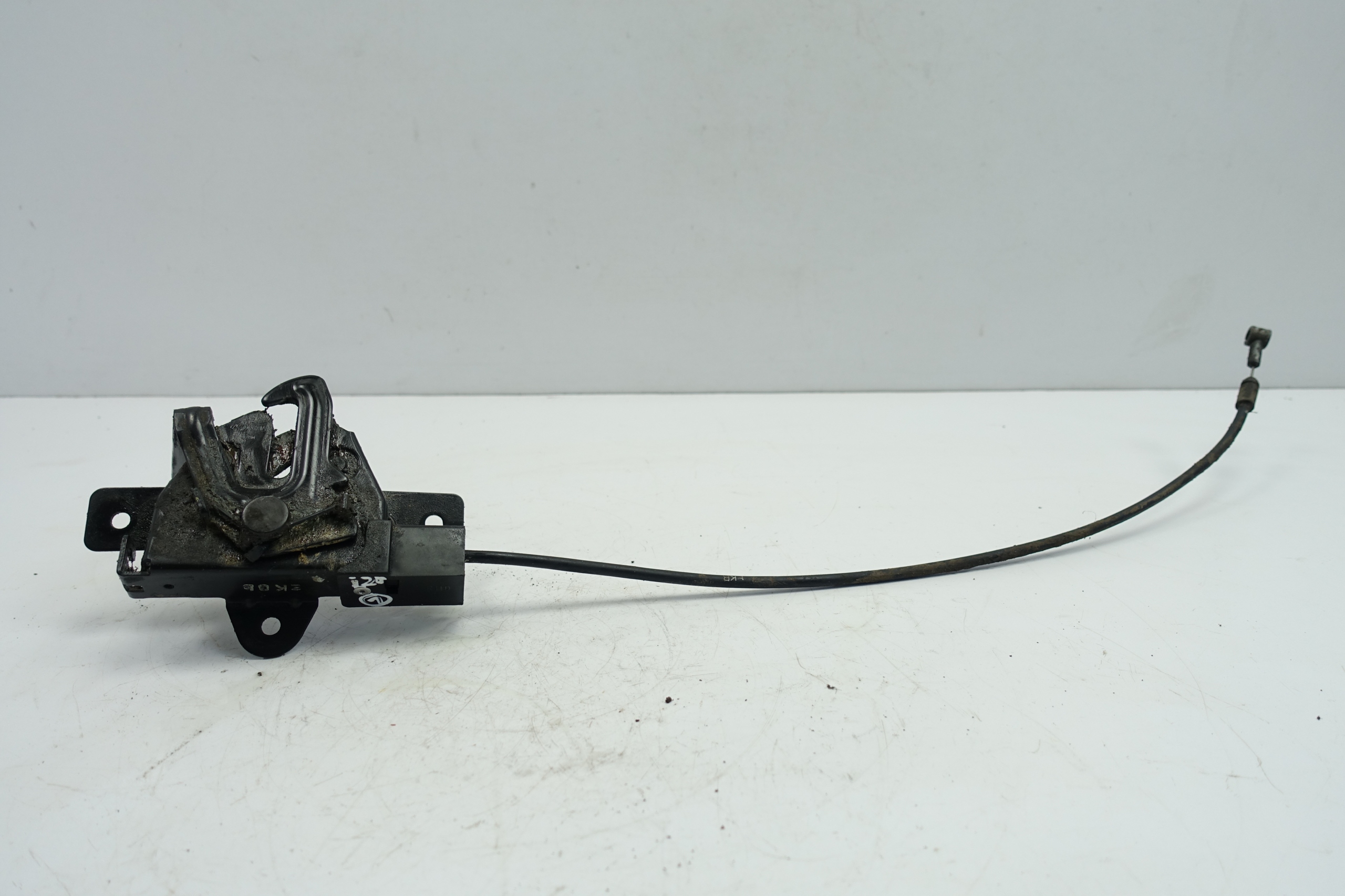 Hyundai I20 1.4 CRDi замок переднего капота передний