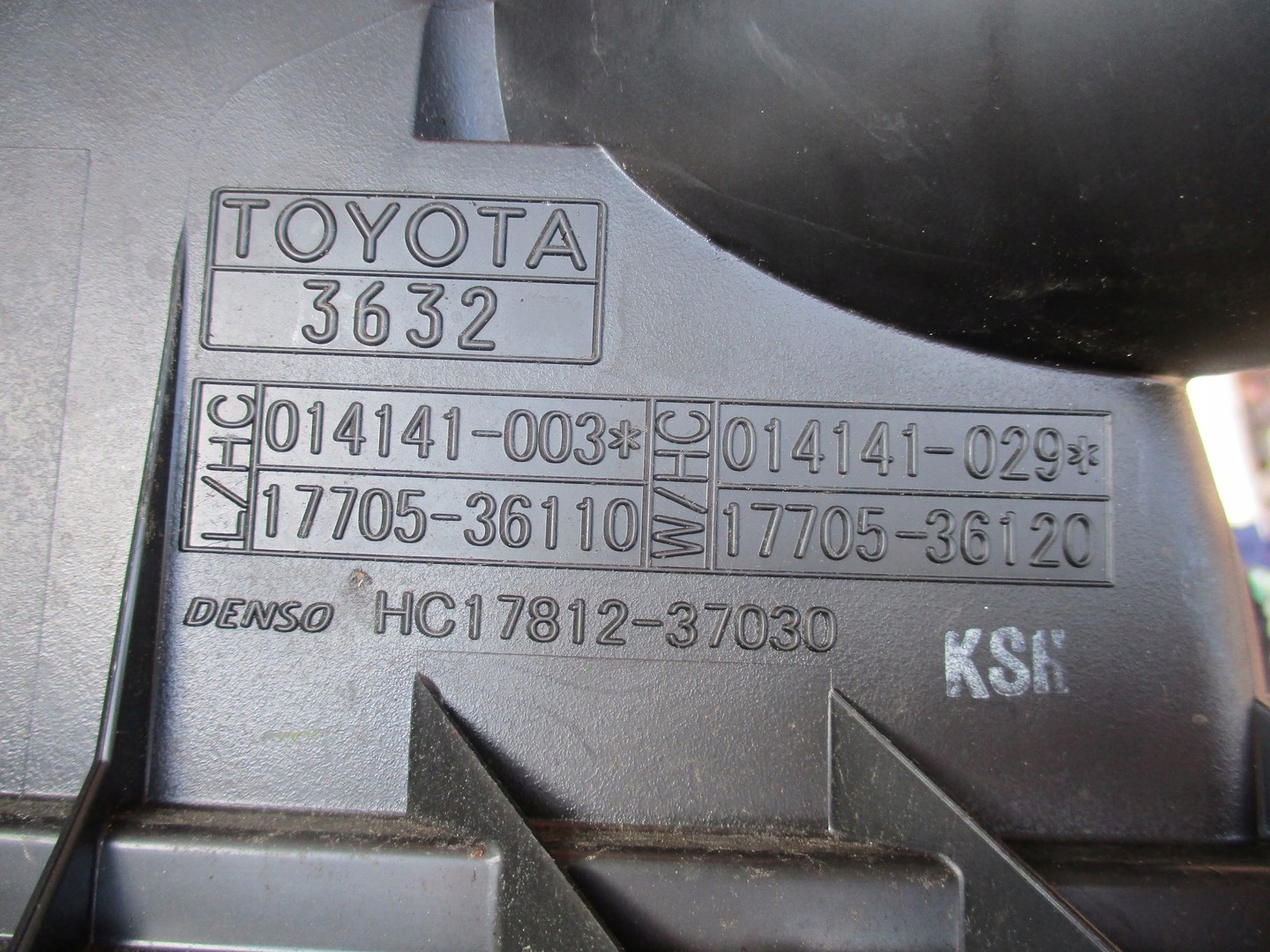 GEHÄUSE FILTER LUFT TOYOTA RAV 4 2,2D 14R
