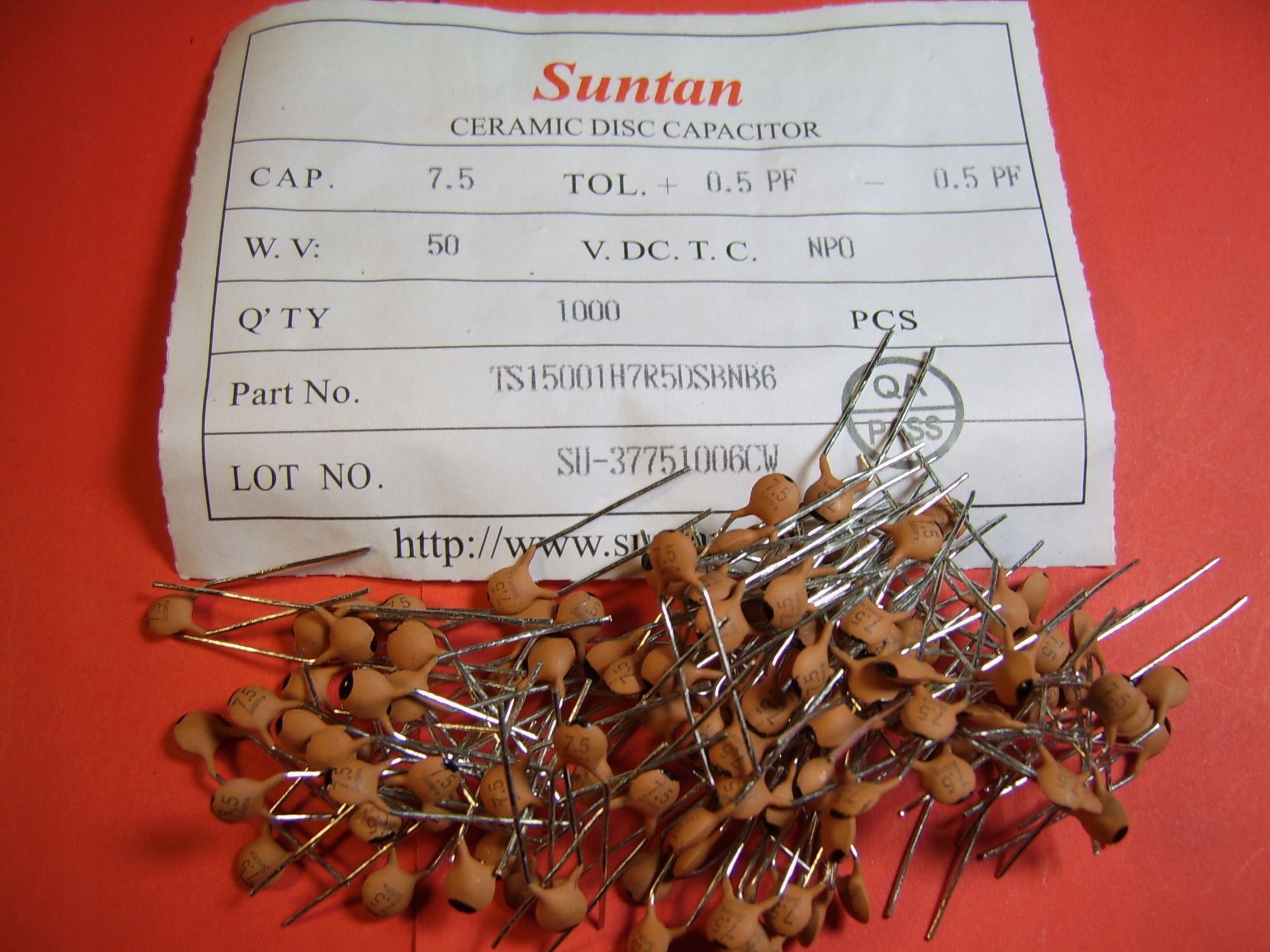 100x 7.5pF 50V +/-0.5pF NP0 kond. ceramiczny Tht