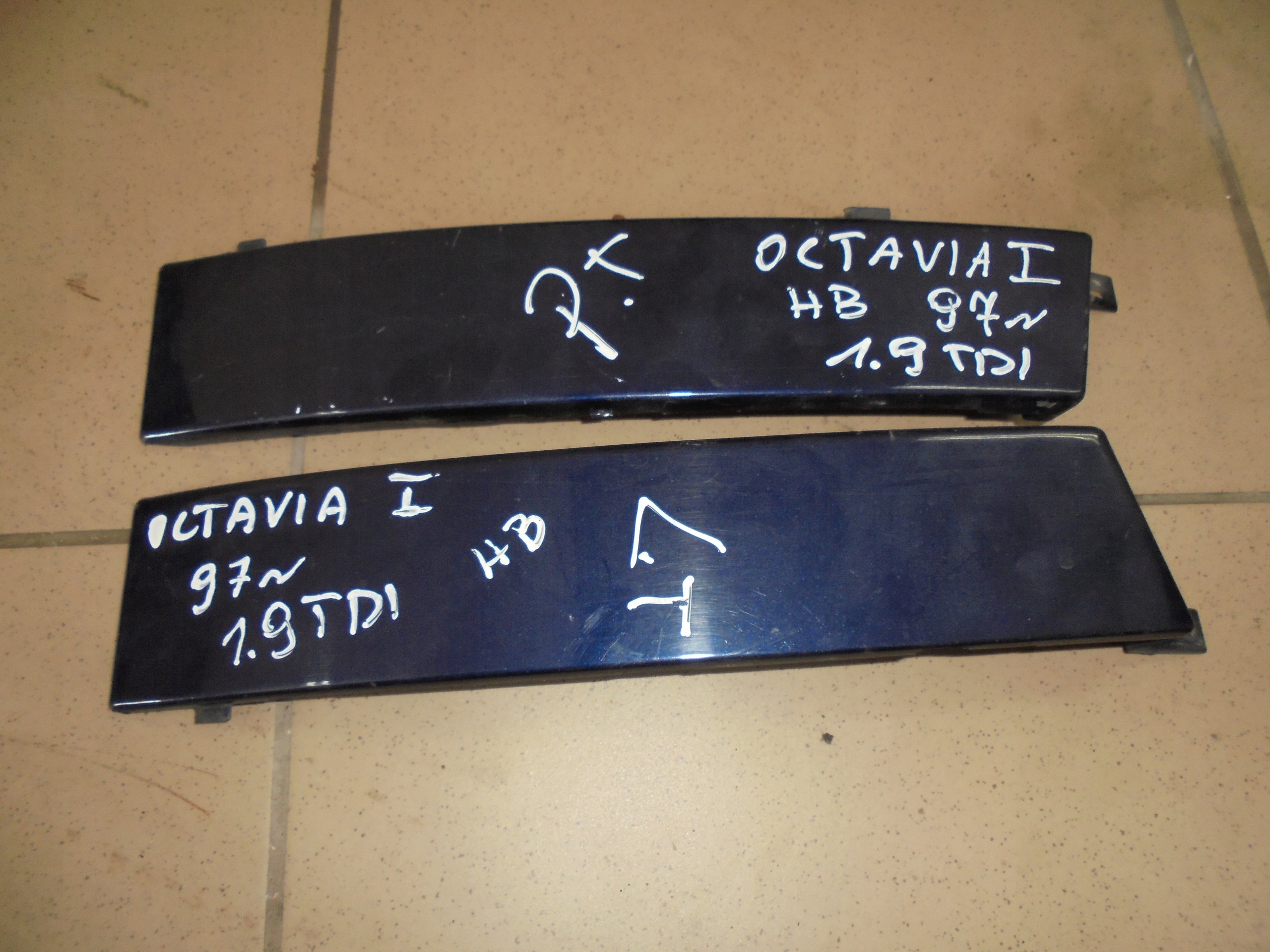 LISTWA POD LAMPĘ TYŁ OCTAVIA I HB 1U6813307 / 308