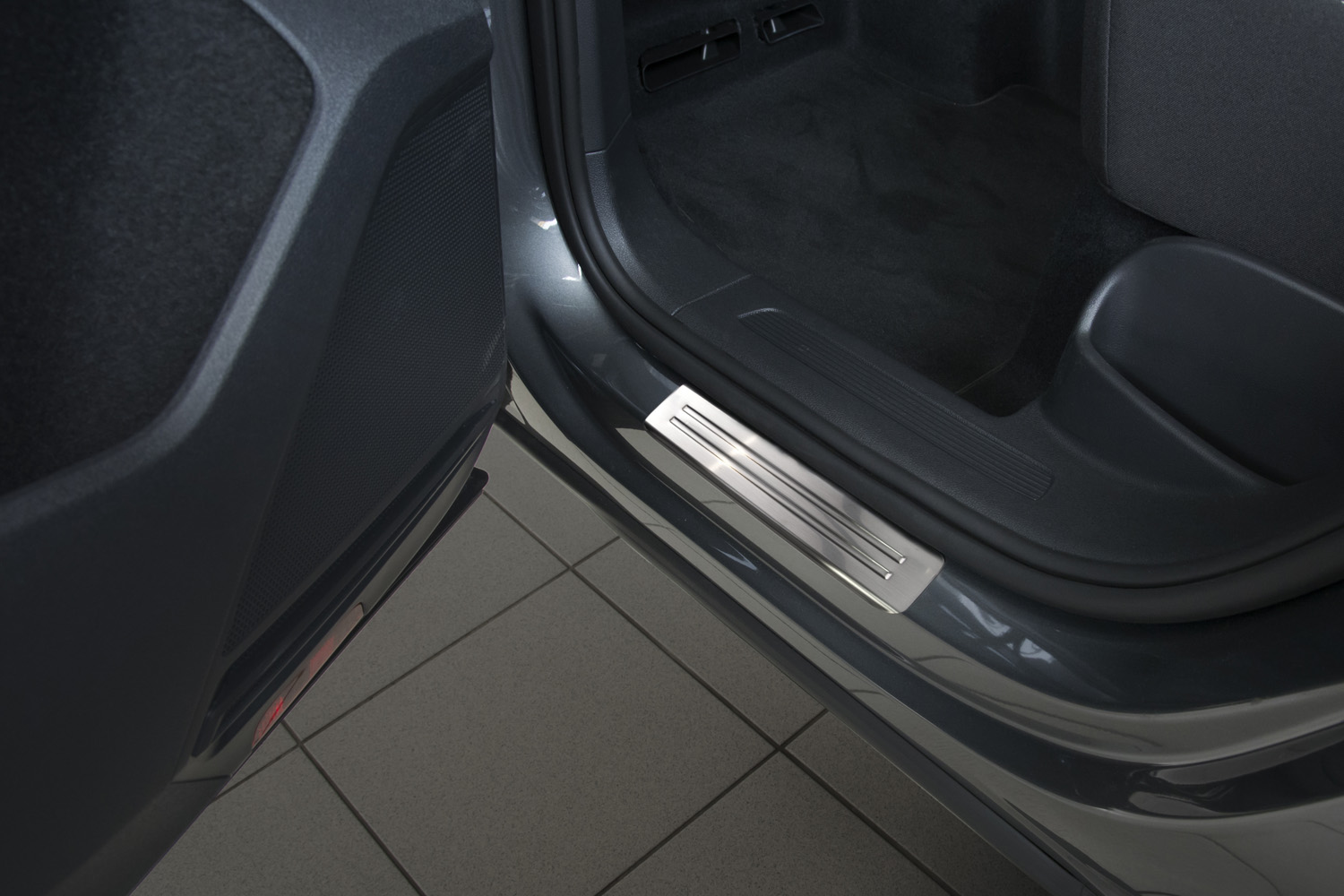 VOLKSWAGEN TIGUAN II nakladki na progi progowe Producer Avisa