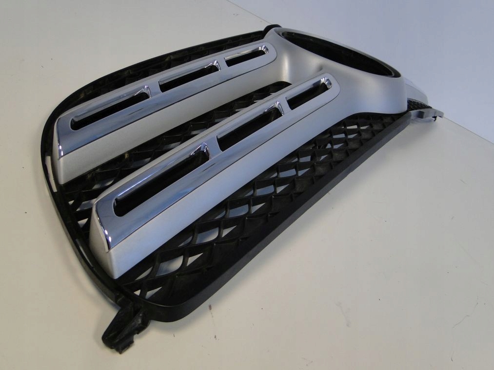 MERCEDES GLS X166 166 GRILL ATRAPA NA KAMERĘ Numer katalogowy części A1668880200
