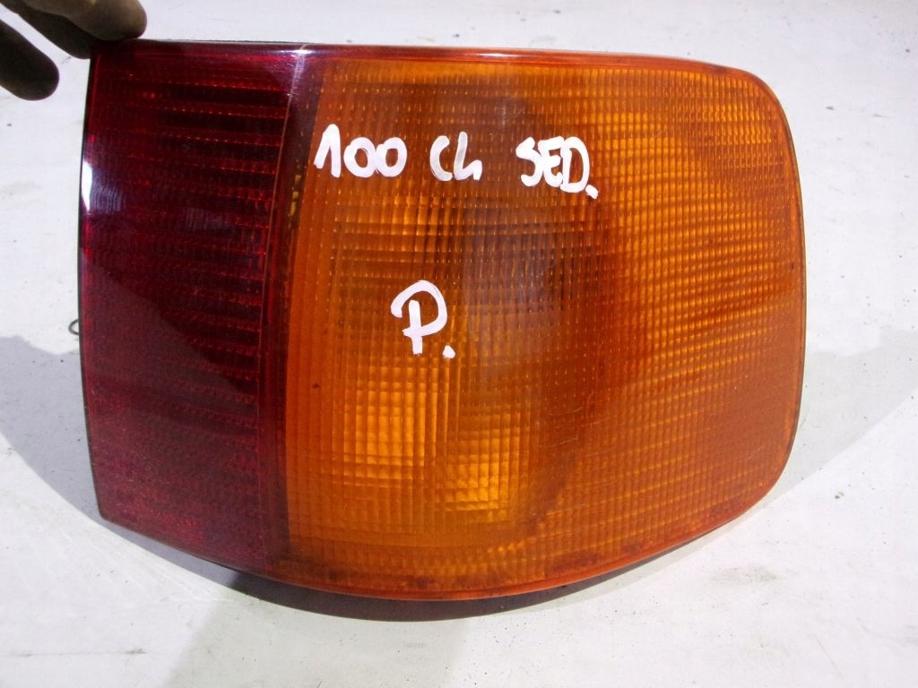 задний фонарь ауди 100 с4