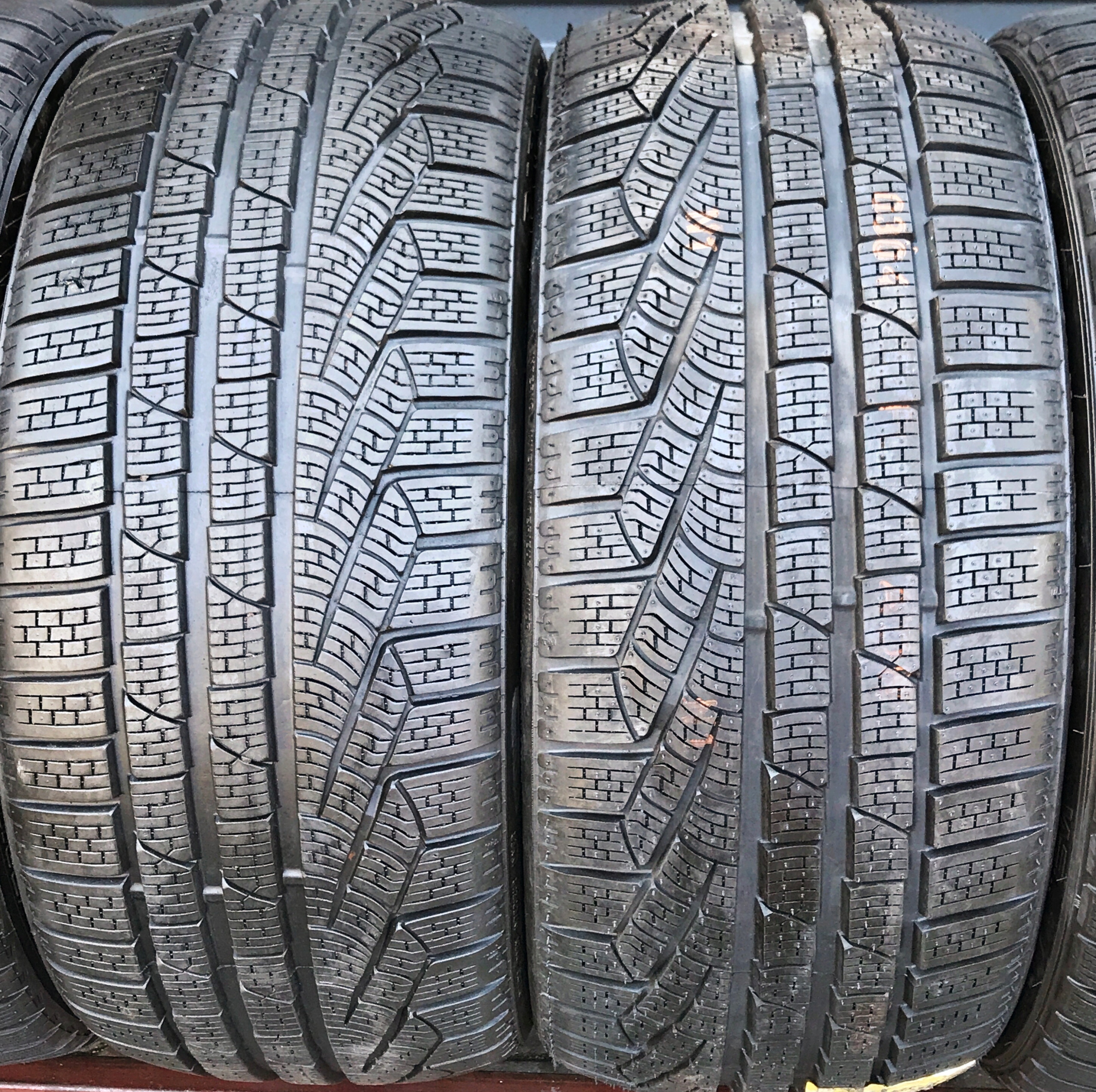 2x 235/40R18 PIRELLI SOTTOZERO II N1 95V ZIMA