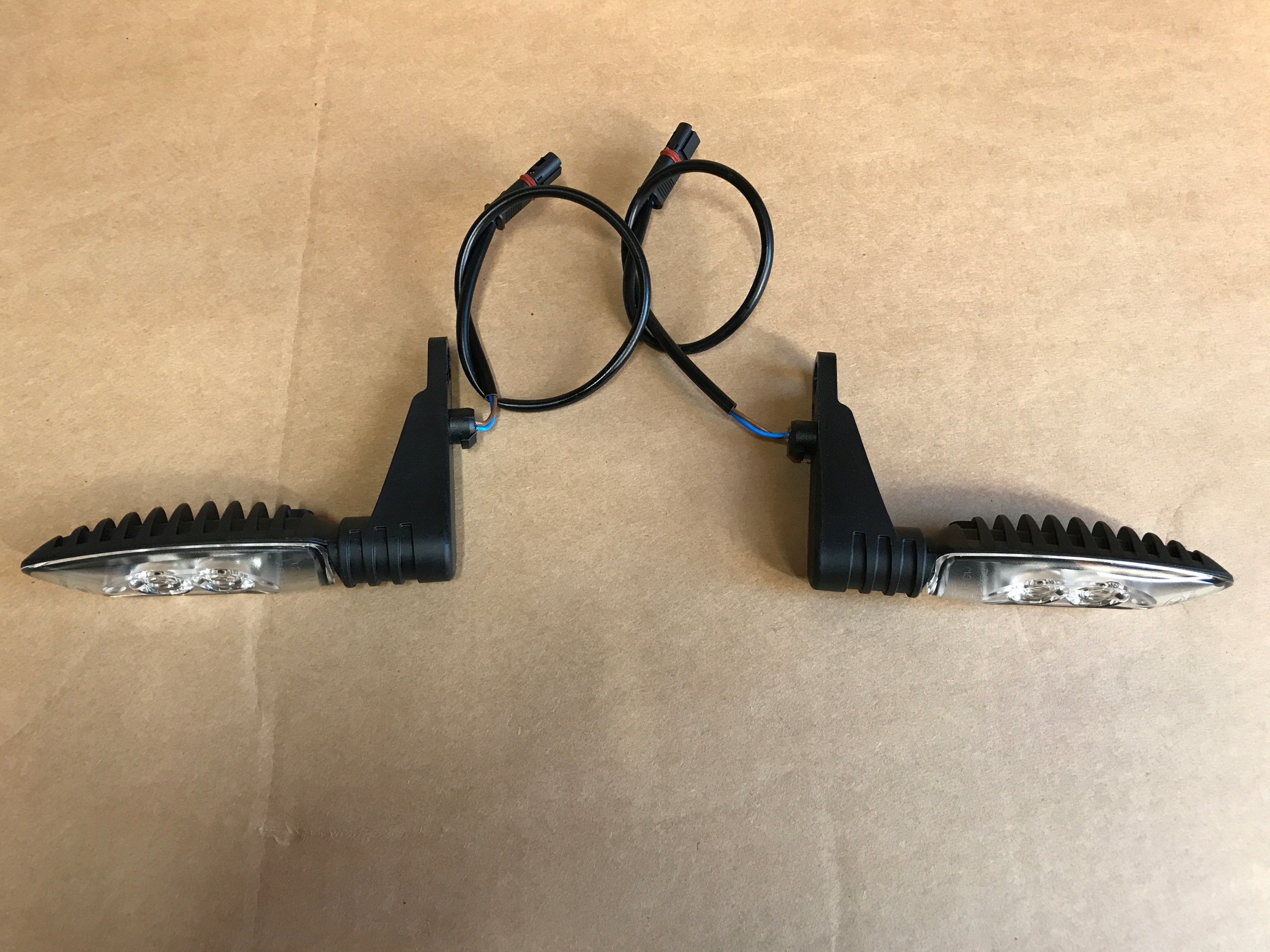 BMW F800R KIERUNKOWSKAZ LED LEWY PRAWY DŁUGI Numer katalogowy części 123456789 BMW