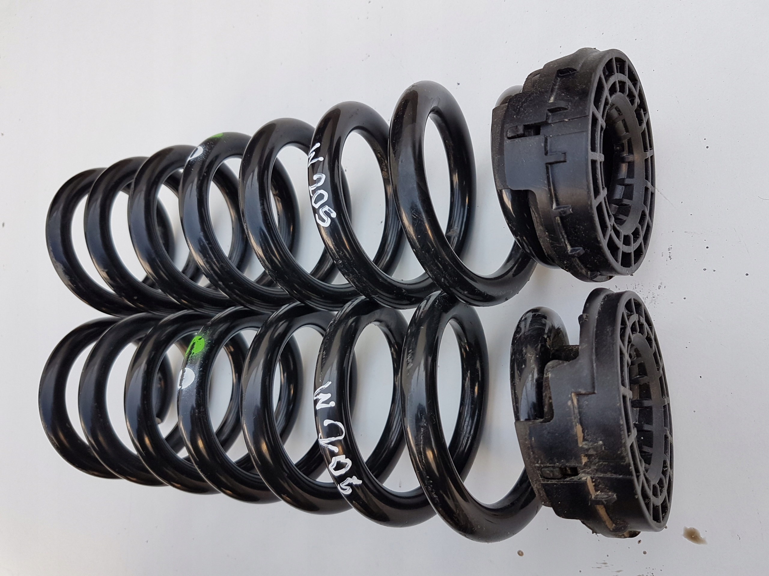 SPRĘŻYNA TYŁ LEWA PRAWA MERCEDES C-KLASA W205 C200 Rodzaj zawieszenia standardowe