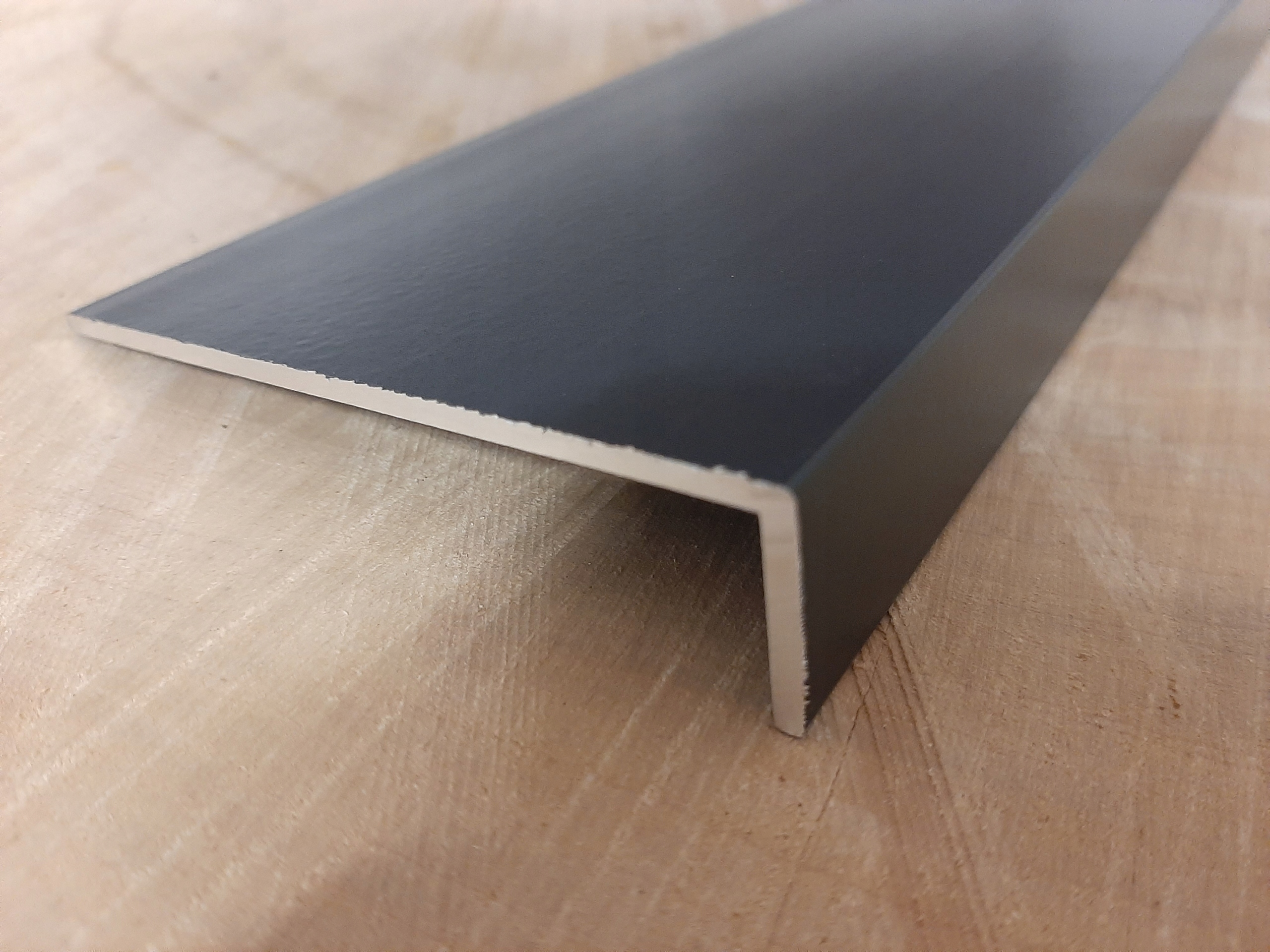 Hliníkový úhelník Antracit Mat 60 mm x 40 mm x 3 mm