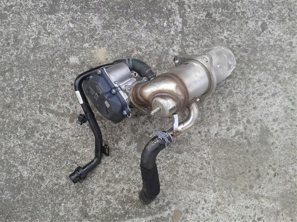 PRZEPUSTNICA AUDI A4 B9 2 0 TDI 04L131501B