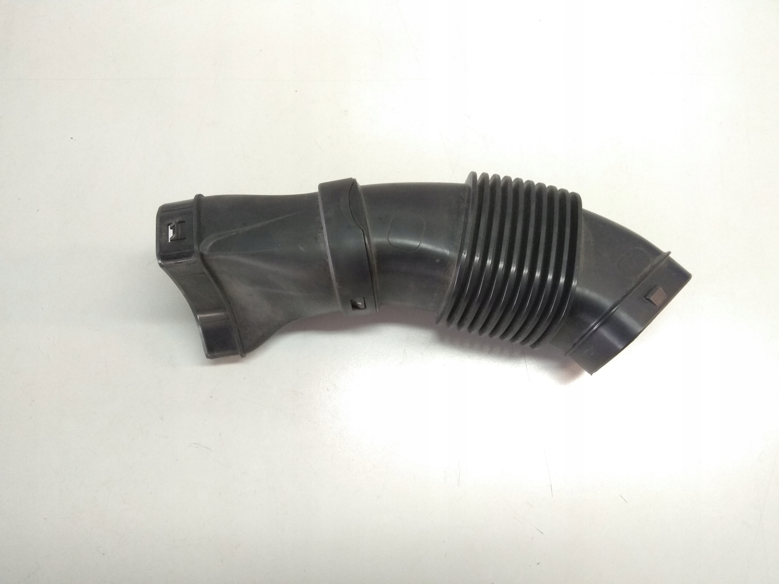 MERCEDES W204 C180 шланг воздушный шланг A2740900082