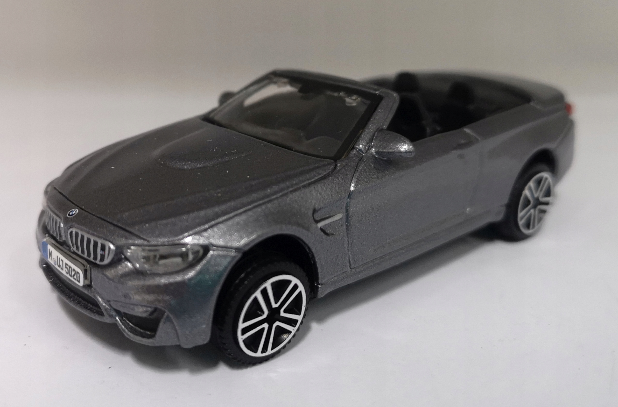 BBURAGO Model 1:43 BMW M4 Cabrio Model Street Fire Kod producenta 30010