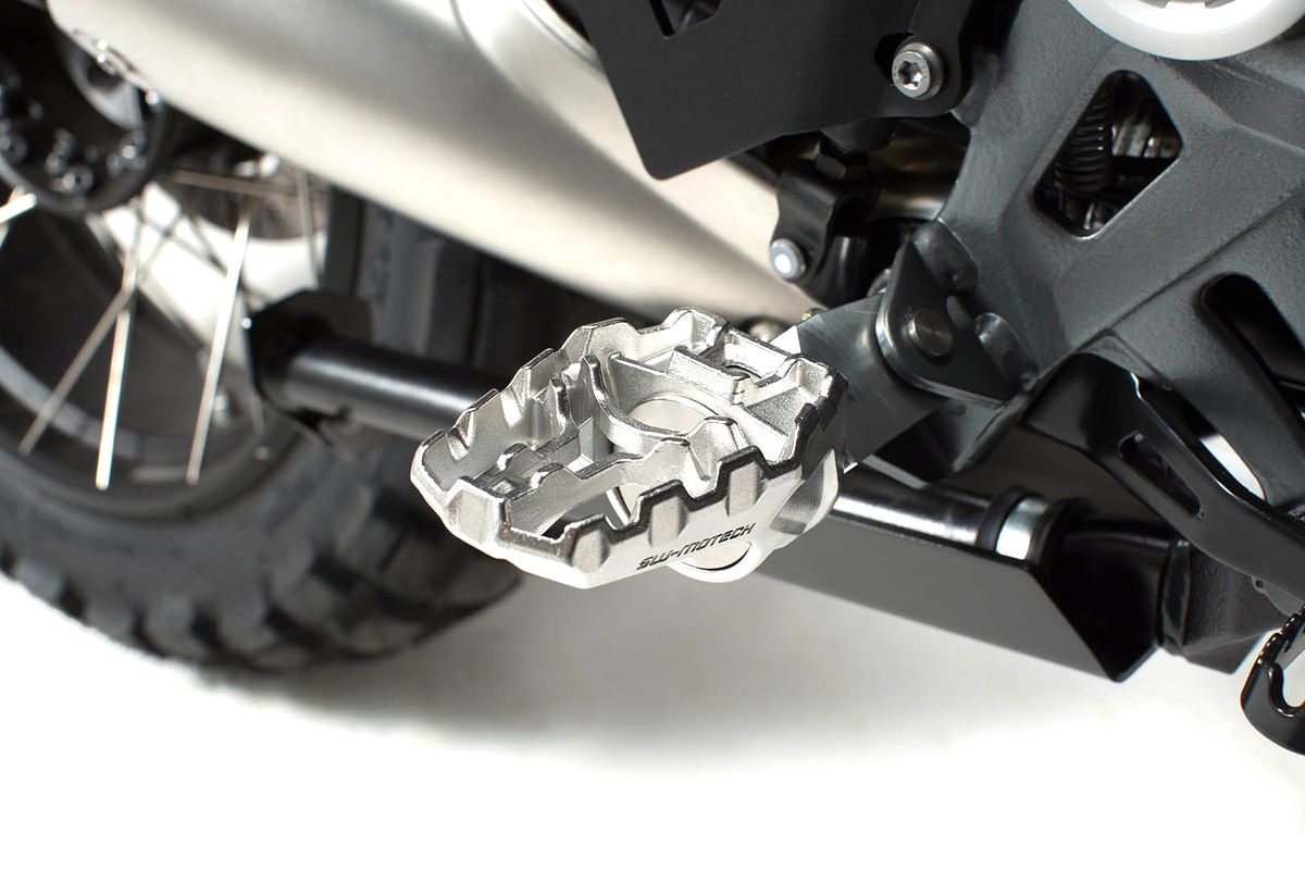 SW MOTECH Podnozki EVO SUZUKI V Strom 650 XT 17