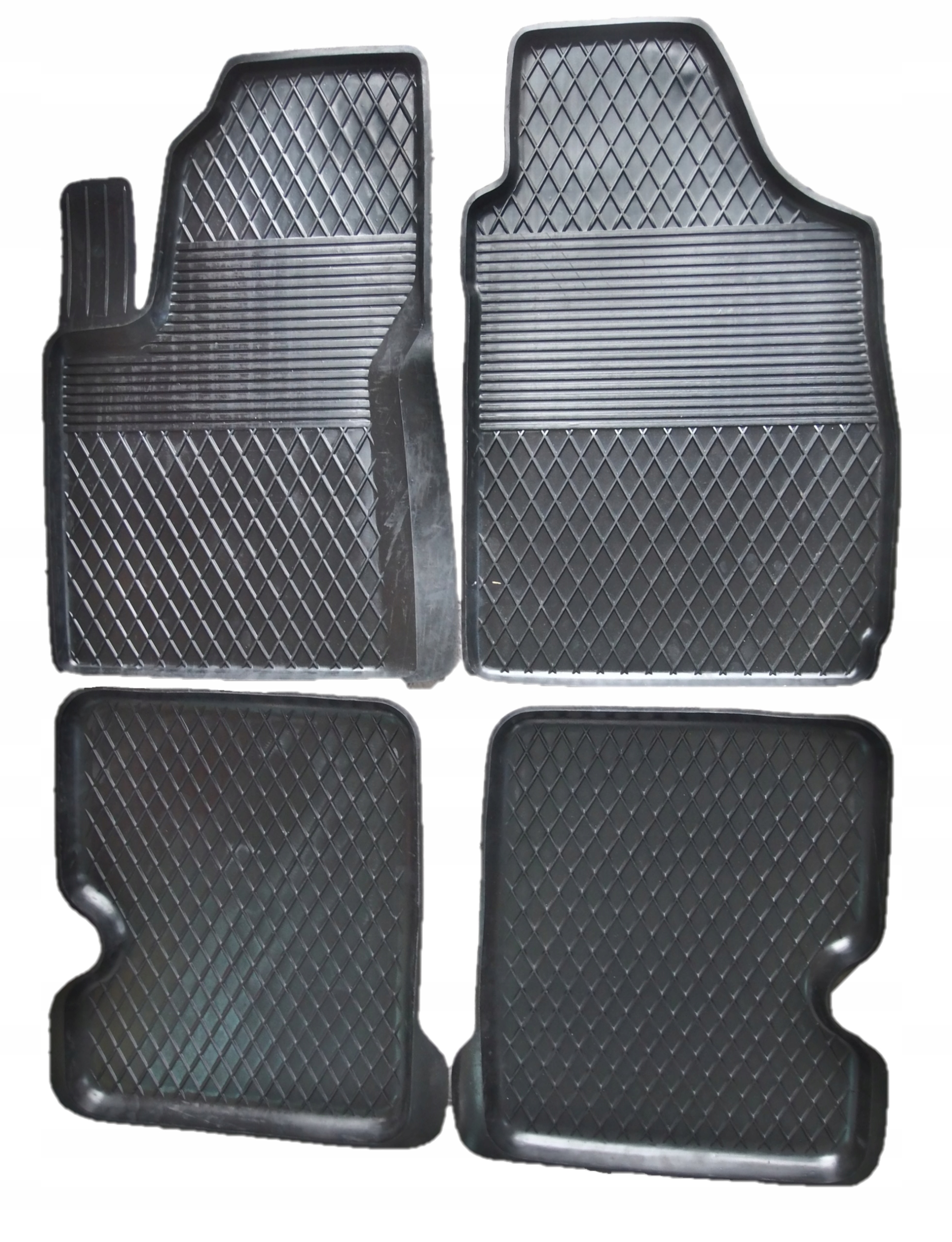 

Fiat Panda 2003-2012r. Dywaniki Gumowe Korytka