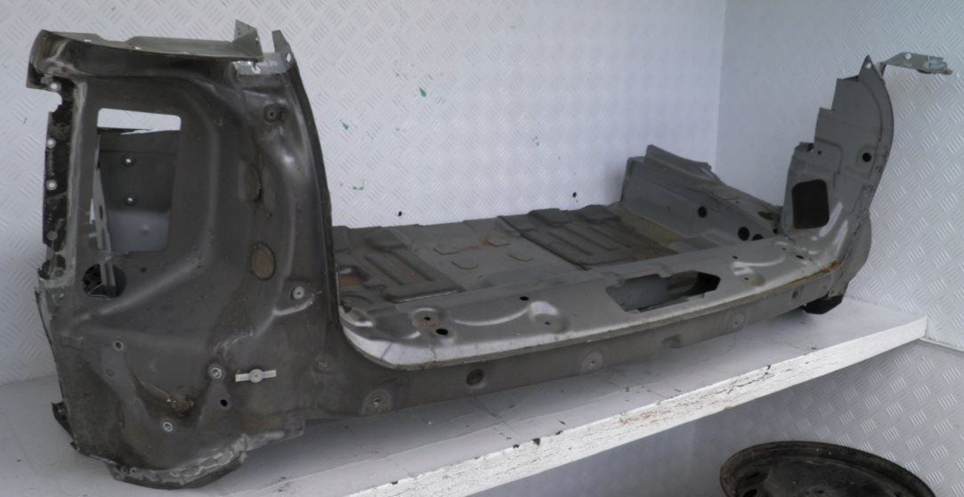 PAS TYLNY WANNA PODŁOGA RANGE ROVER SPORT I L320 Producent części Land Rover OE