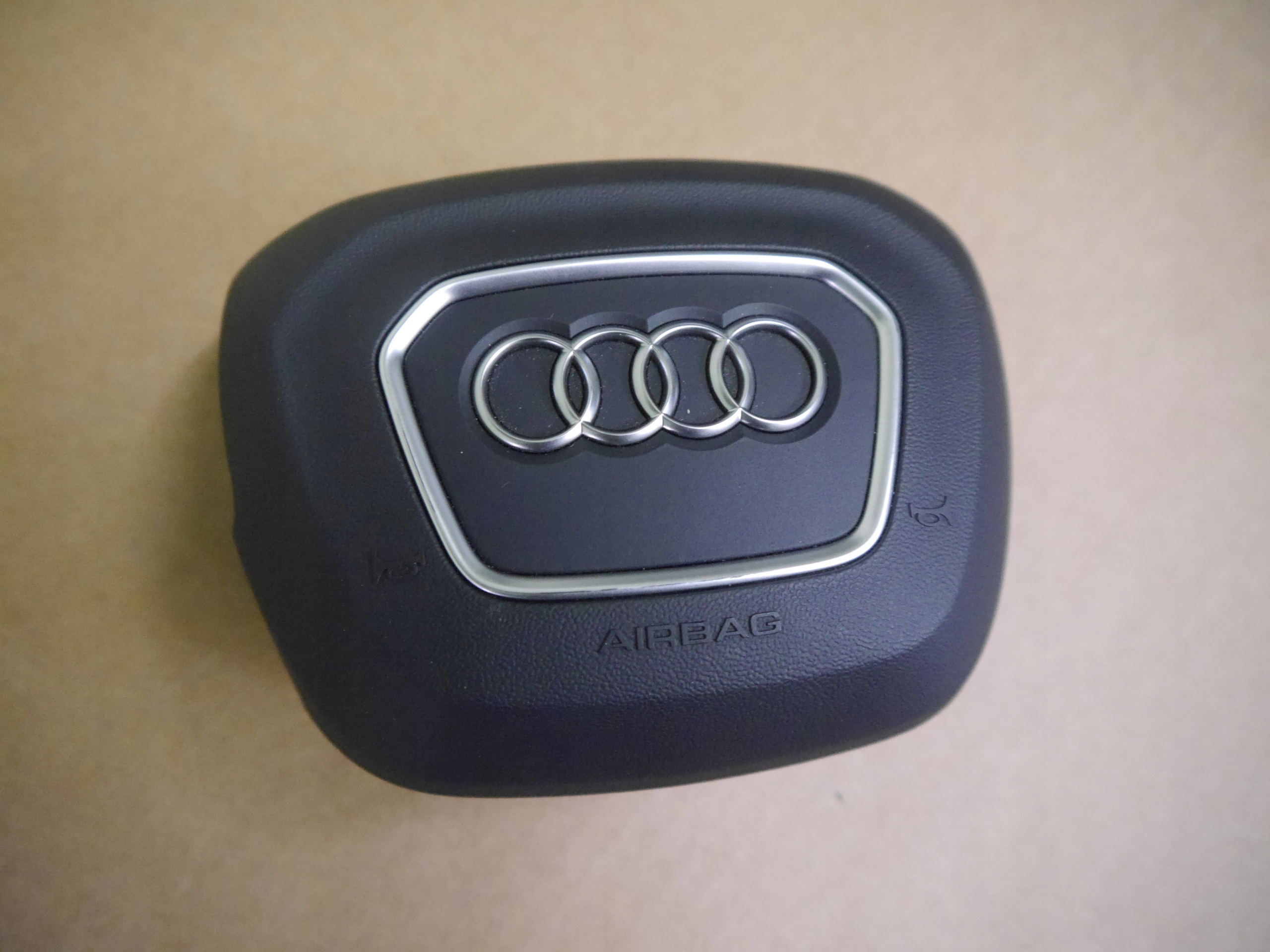 AUDI Q7 4M подушка водителя 4M0880201A SOUL 6PS