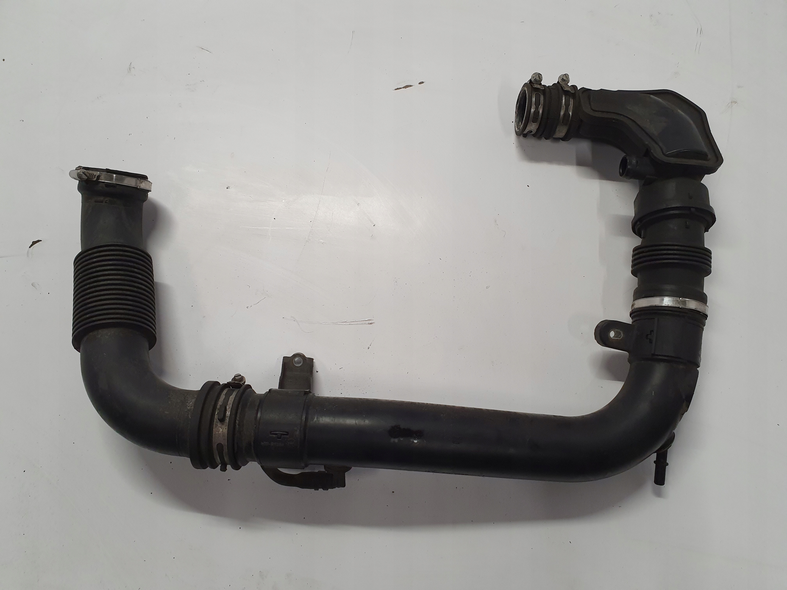 CV61-6C784-AE - ТРУБА ИНТЕРКУЛЕРА FORD FOCUS MK3 1.0 B CV616C784AE