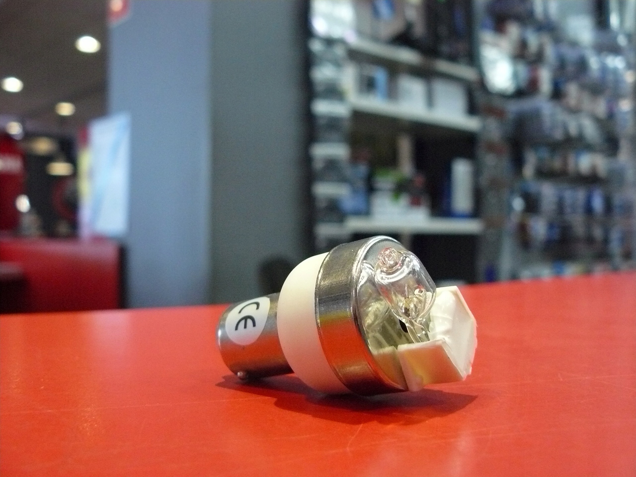 SYGNAŁ COFANIA DŹWIĘKOWY Z ŻARÓWKĄ P21W 12V BA15s 74216 Typ samochodu Samochody dostawcze Samochody osobowe