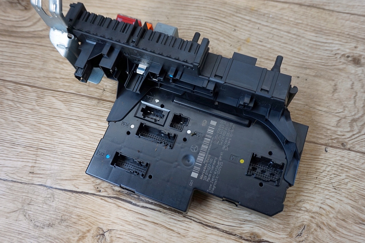 Mercedes w204 moduł sam 2049060405 sterownik