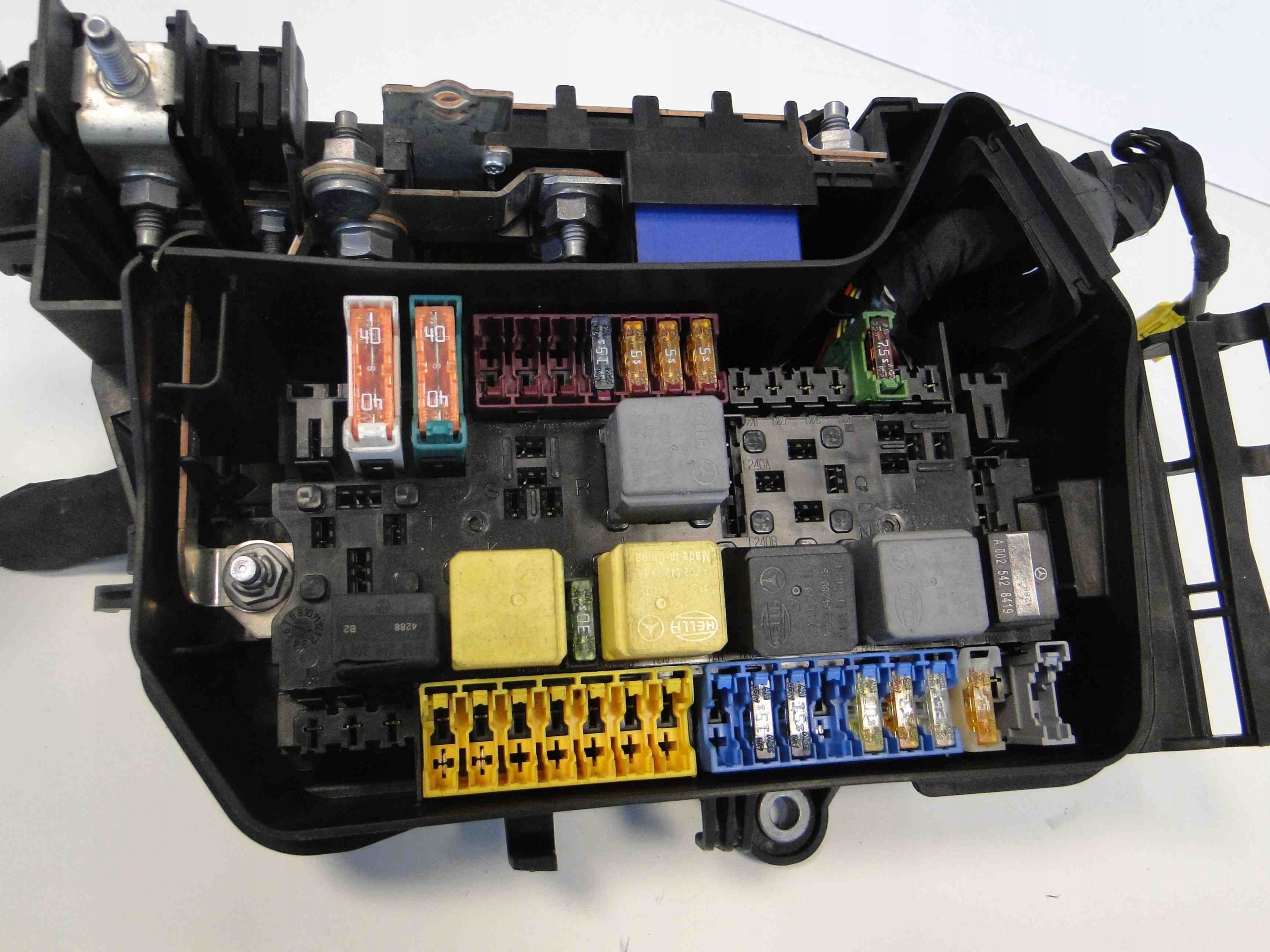 MERCEDES B KLASA W 246 SKRZYNKA PUSZKA BEZPIECZNIK Numer katalogowy części A246540XXXX puszka