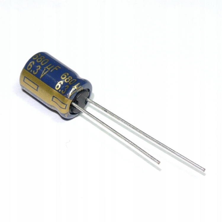 

680uF 6.3V 105' Low Imp Panasonic Fk [4szt] #127