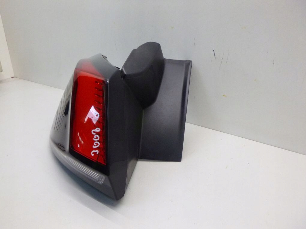 PEUGEOT 3008 II P84 16- light rear left
