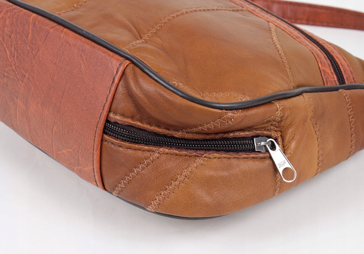 MAŁA CZARNA TOREBKA SKÓRZANA LISTONOSZKA POLSKA Kolekcja 22