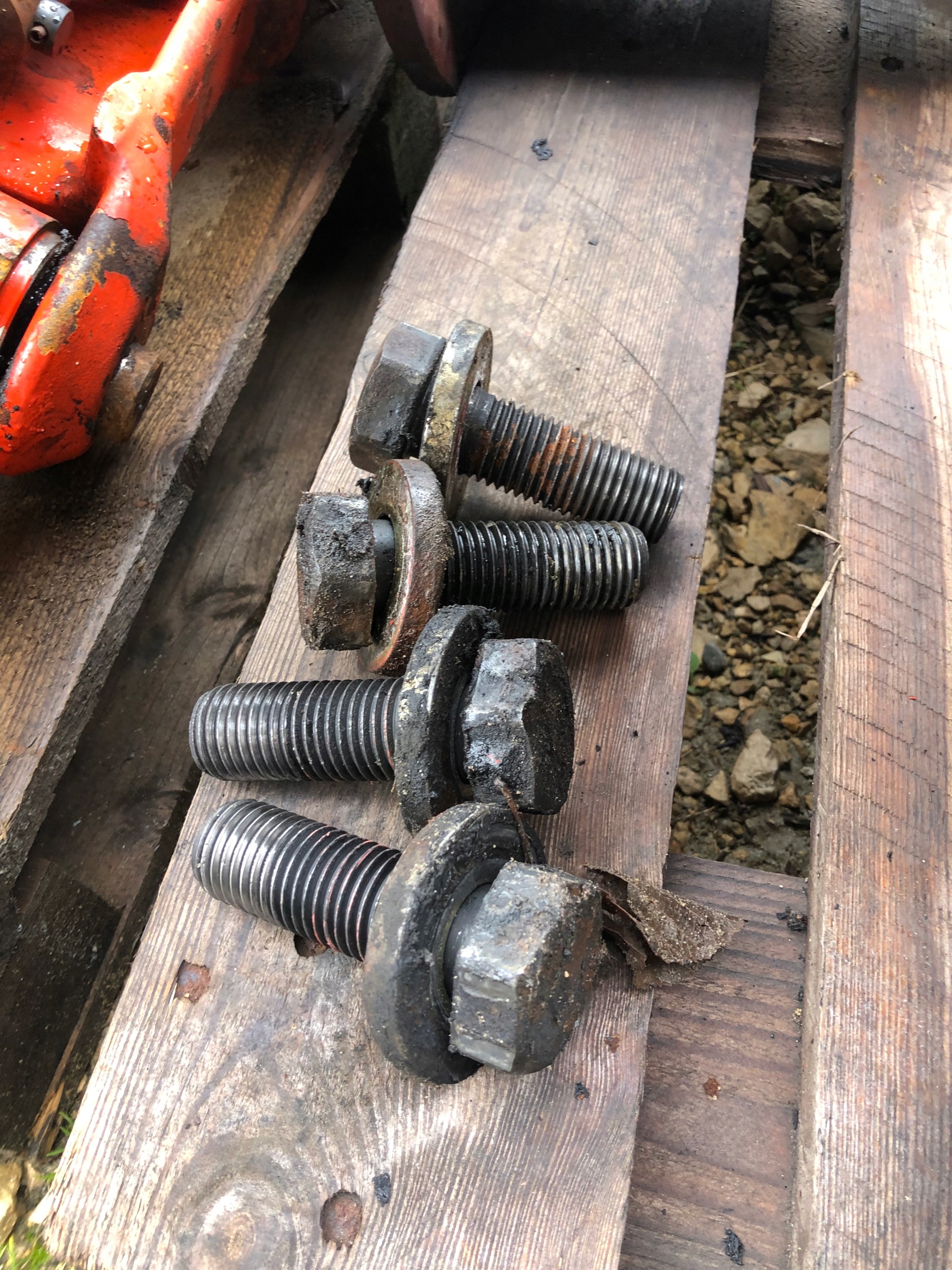 2134 - Linde H 35 D Counterweight Floor bolts