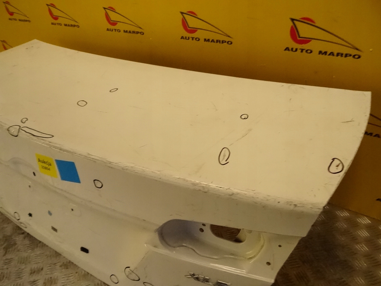 TOYOTA CAMRY 2011-2015 KLAPA TYŁ POKRYWA BAGAŻNIKA Strona zabudowy tył