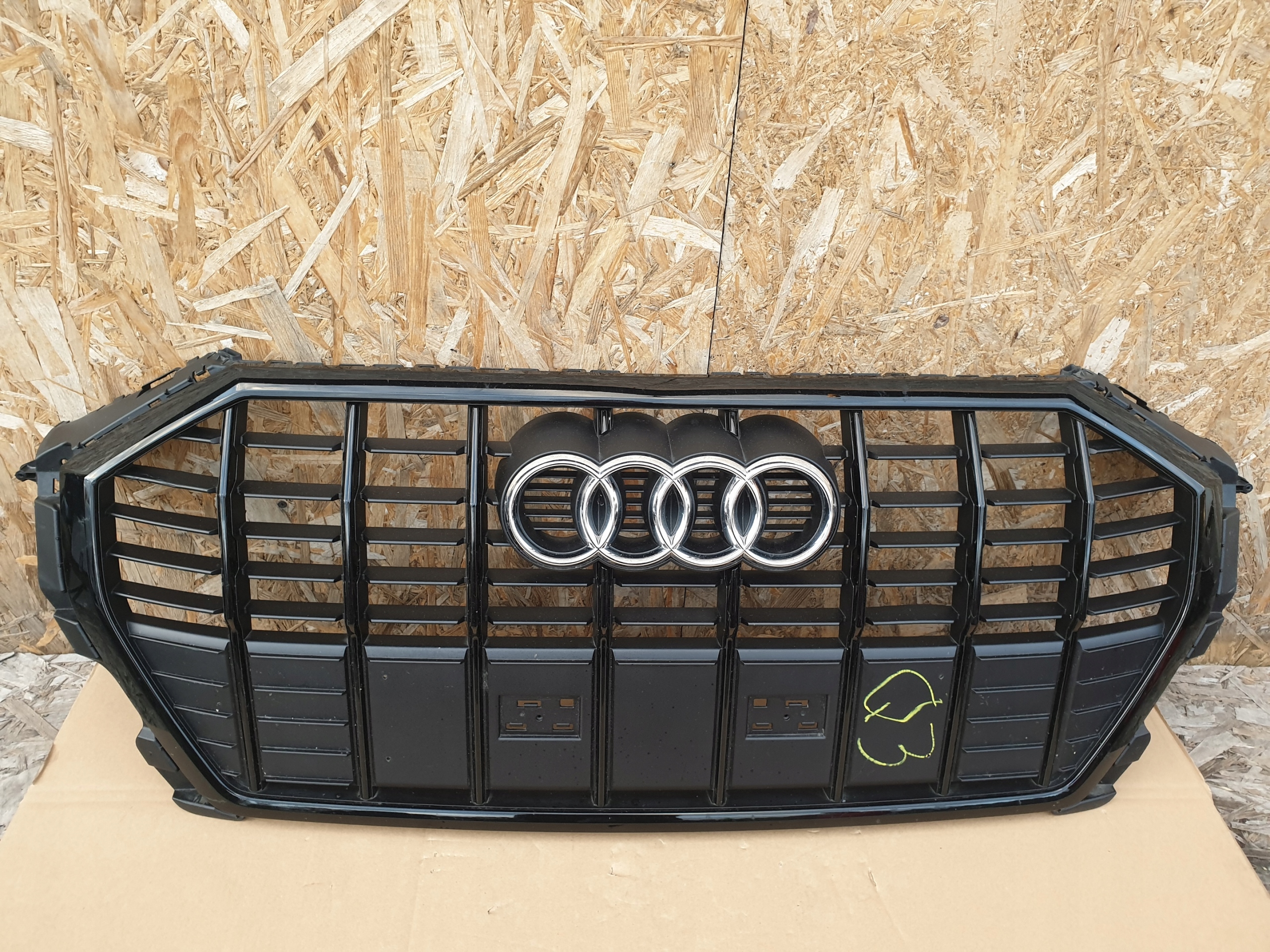 AUDI Q3 II РЕШІТКА РЕШІТКА РАДІАТОРА3a