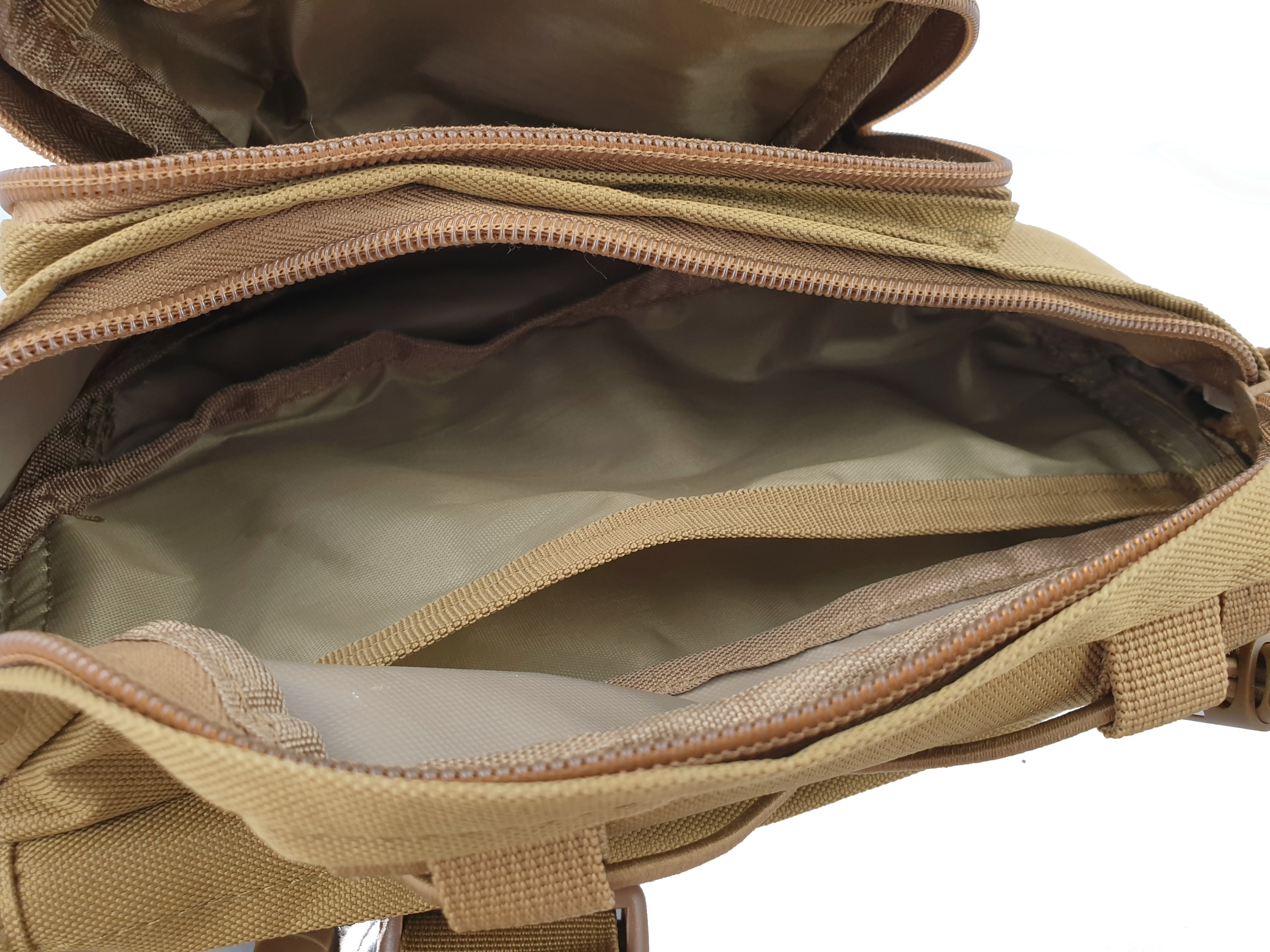 SASZETKA MĘSKA NERKA BIODRÓWKA WOJSKOWA Z PASKIEM Rodzaj biodrowa