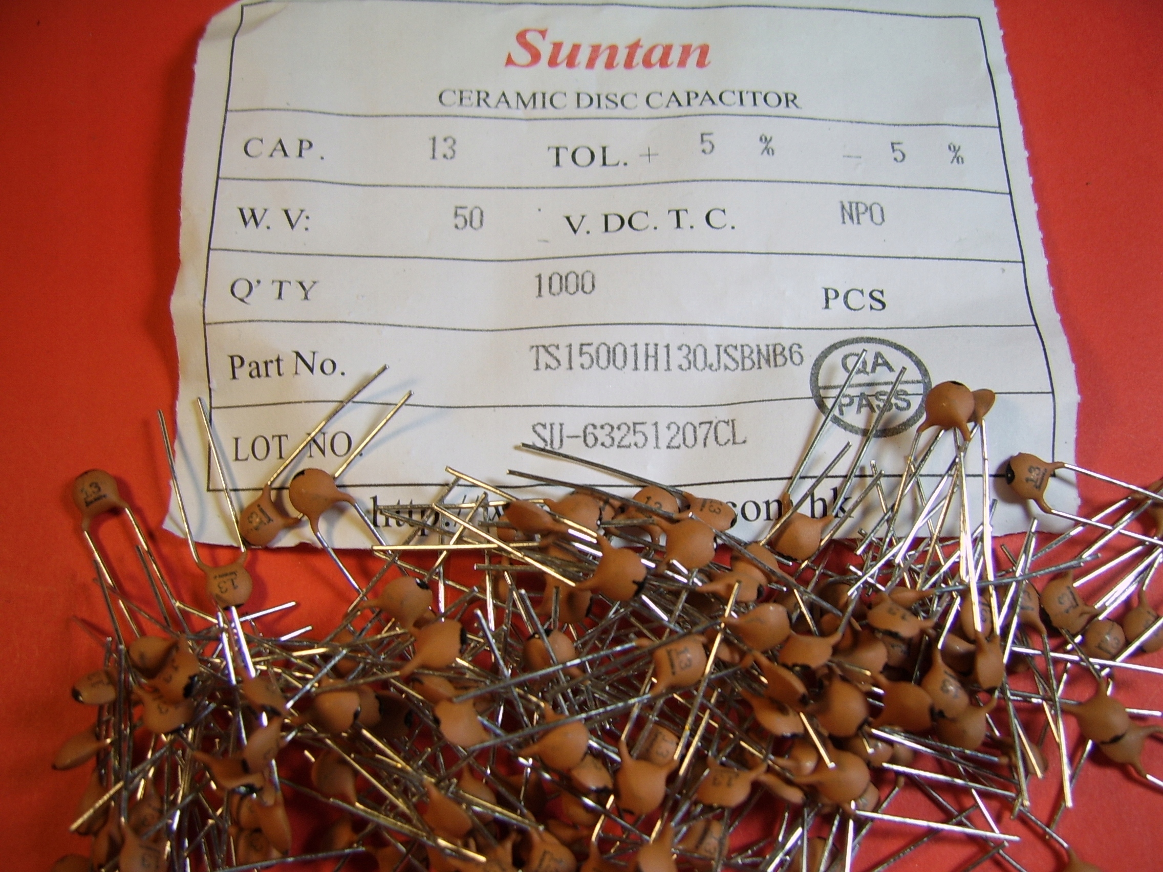 100x 13pF 50V 5% NP0 kond. ceramiczny Tht Suntan