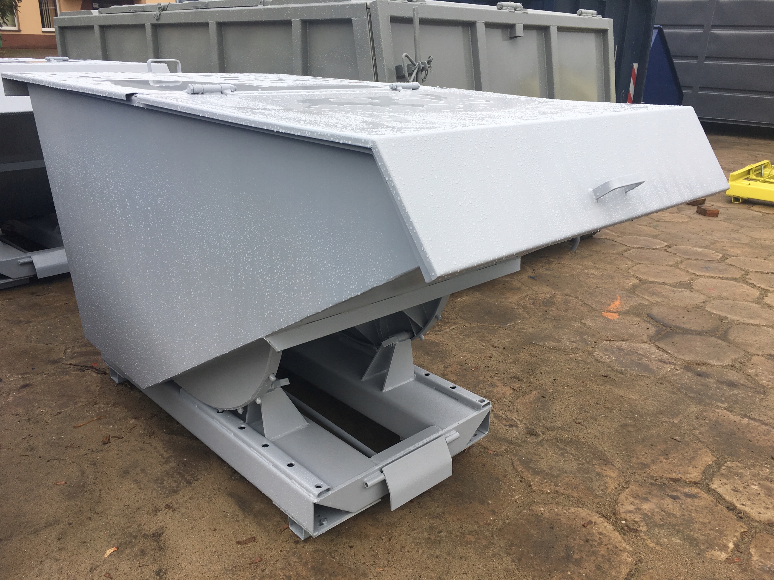 POJEMNIK SAMOWYŁADOWCZY, KONTENER 900L Marka inna