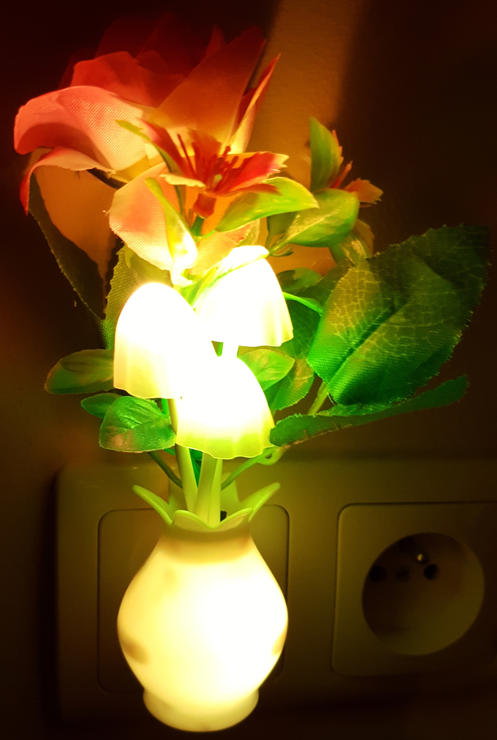 LAMPKA LED GRZYBKI CZERWONA RÓŻA czujnik zmierzchu Marka PRC